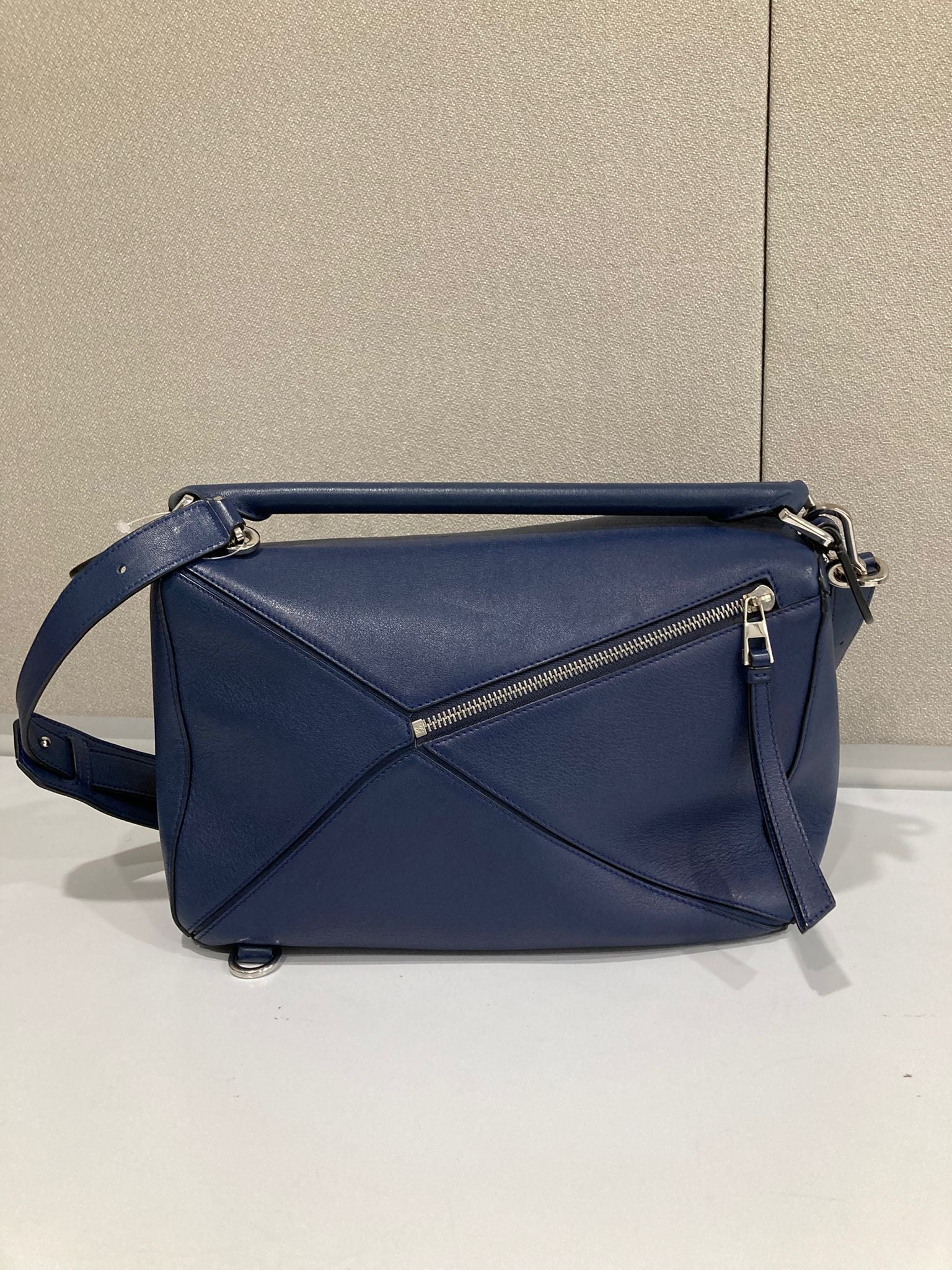 Loewe puzzle mediano azul oscuro