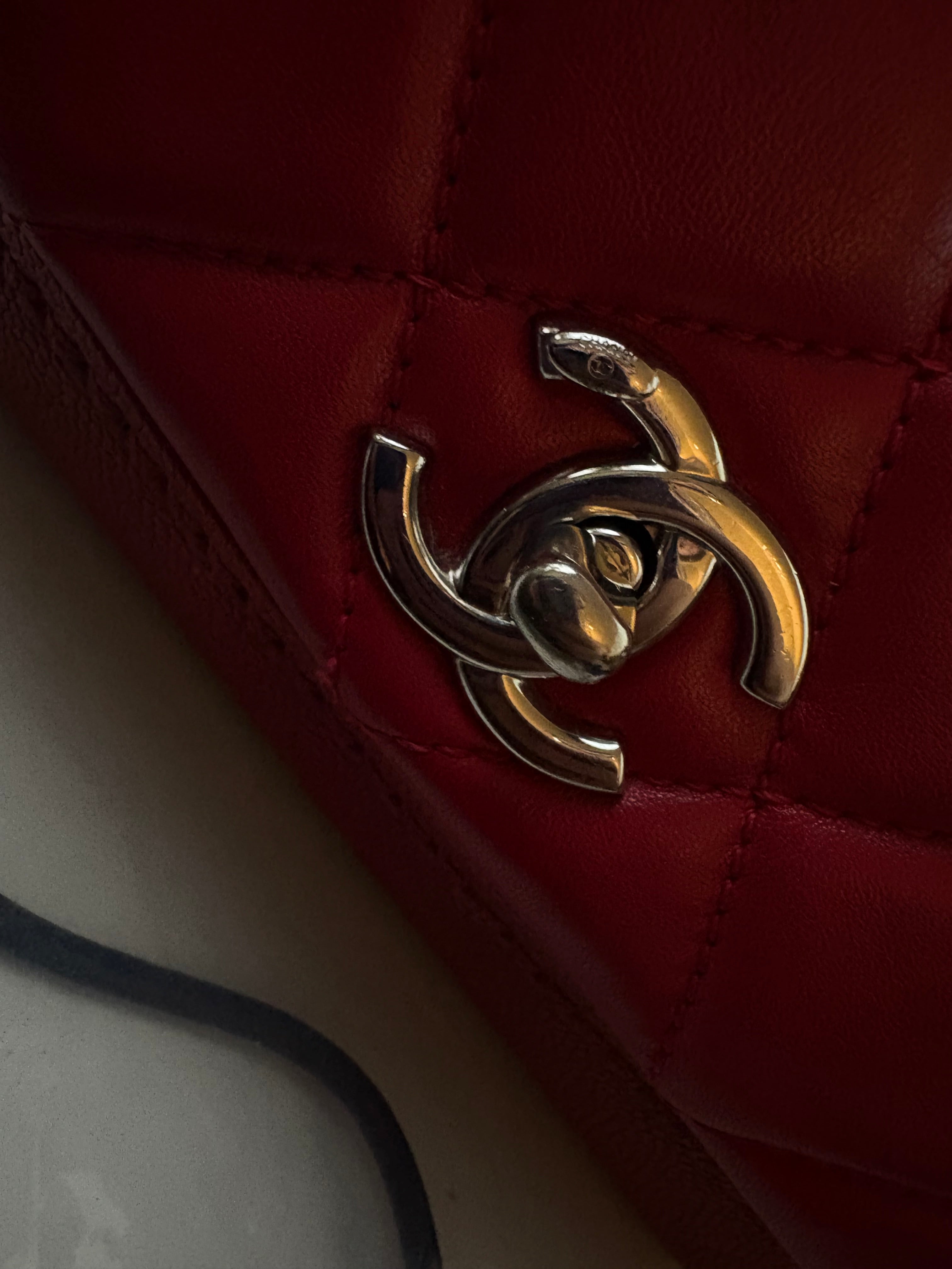 Chanel Mini Flap Medallion Charm rojo - Métiers d’Art Paris–Rome 2015
