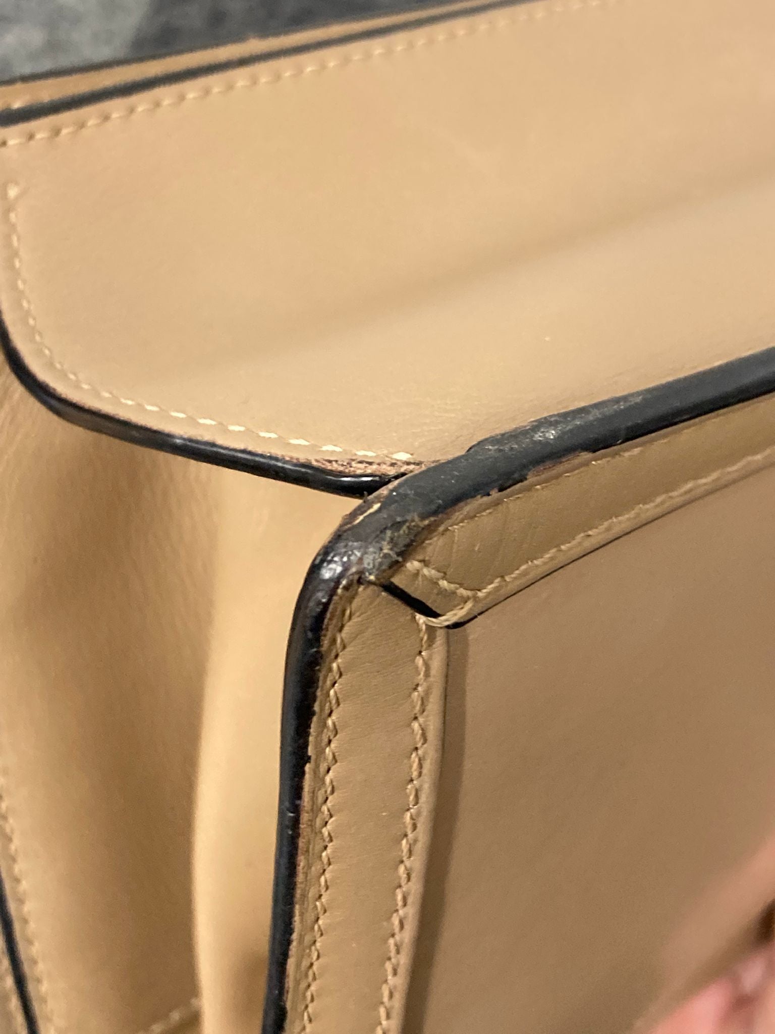 Loewe Barcelona bandolera beige