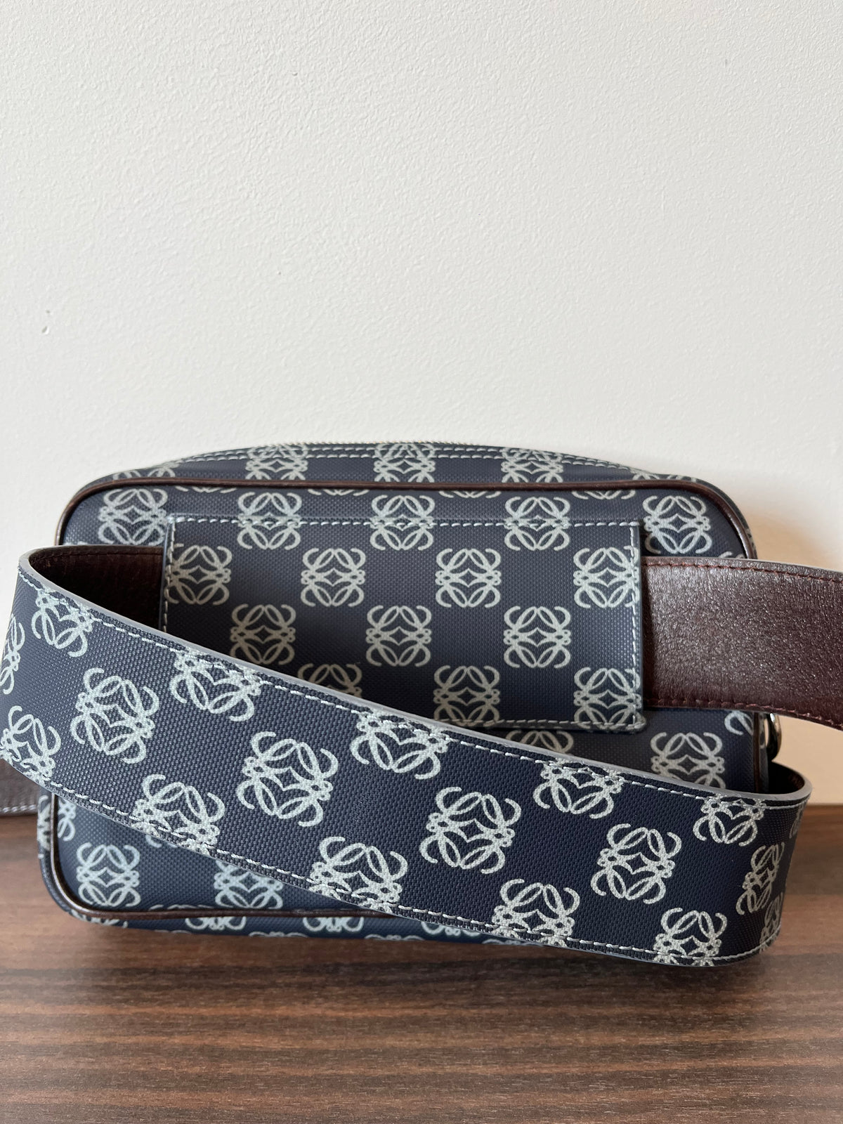 Loewe Belt Bag Jacquard Anagrama Azul Marino · tres en Uno