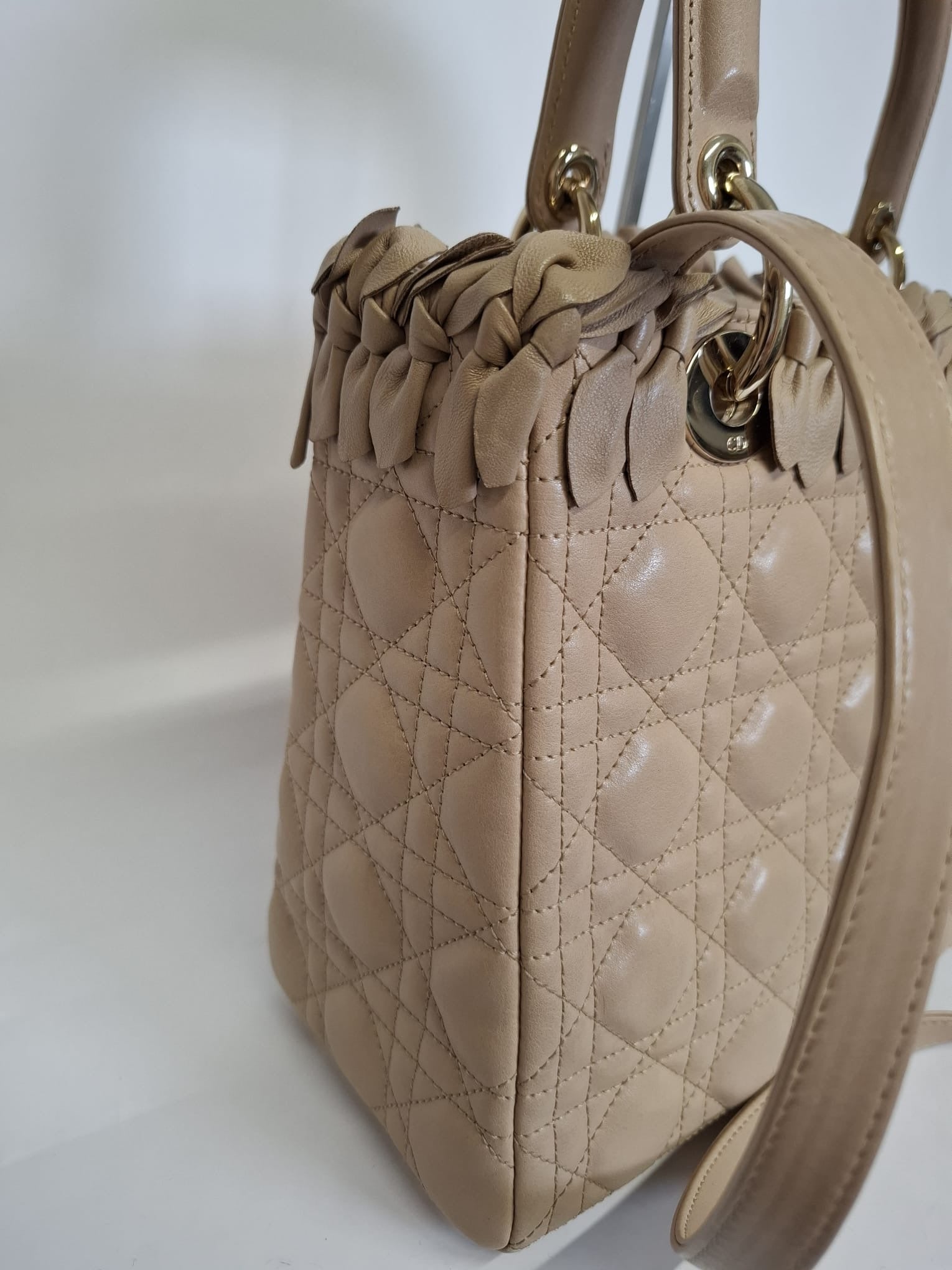 Christian Dior Lady Dior Medium Bow Piel Cordero beige camel