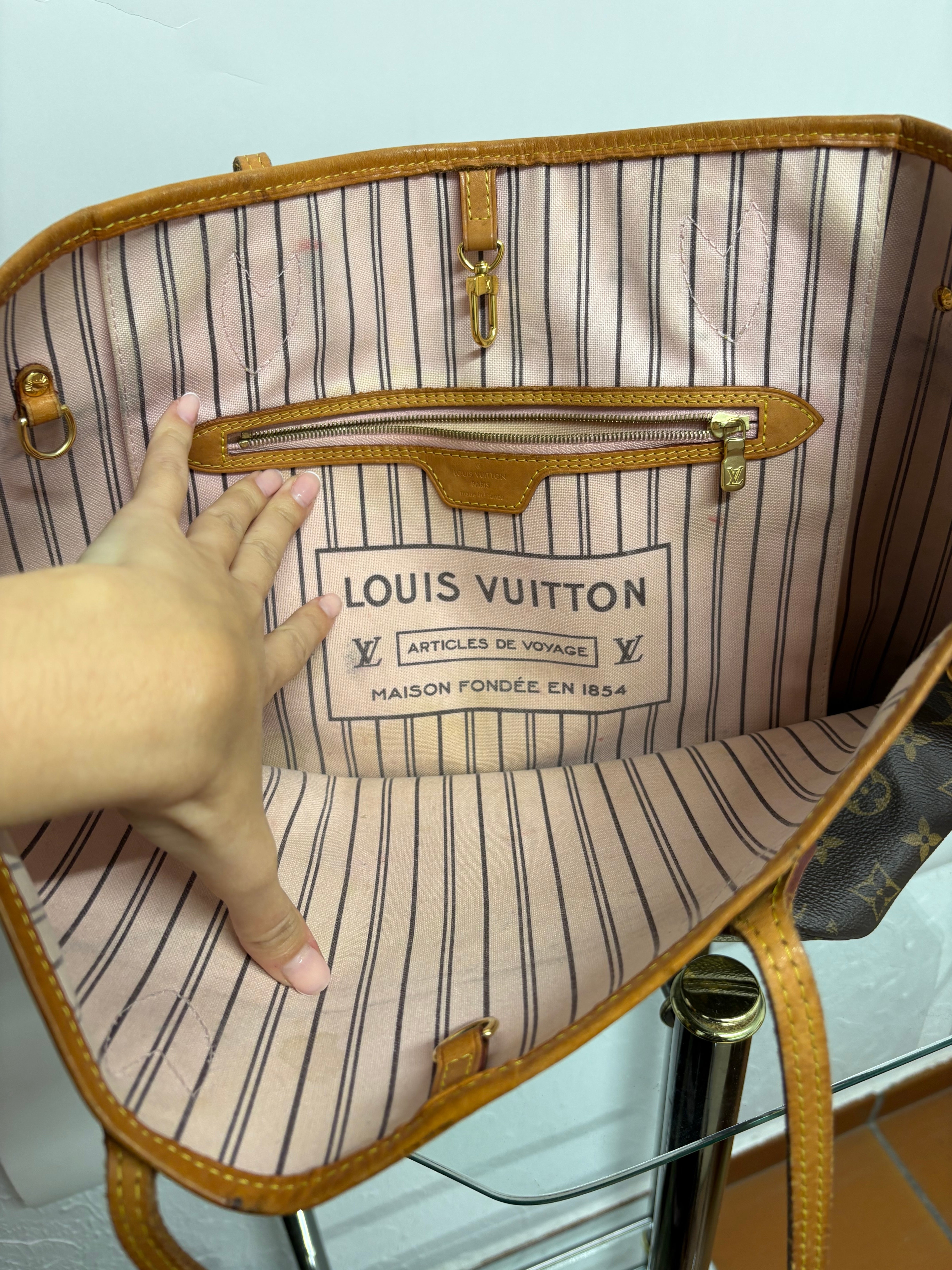 Louis Vuitton Neverfull MM monogram interior Rosa