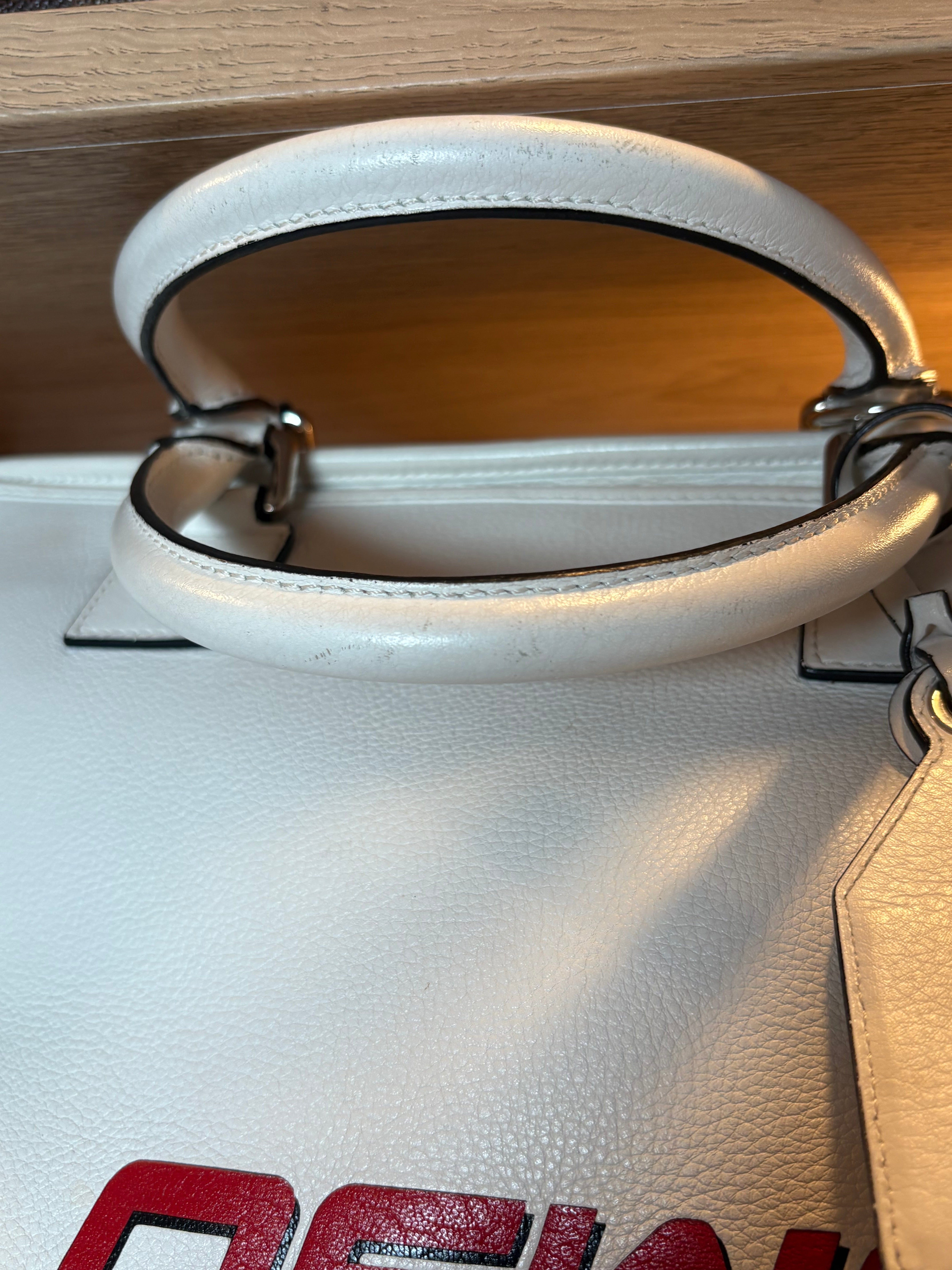 Loewe Amazona 28 Blanco Sport con bandolera