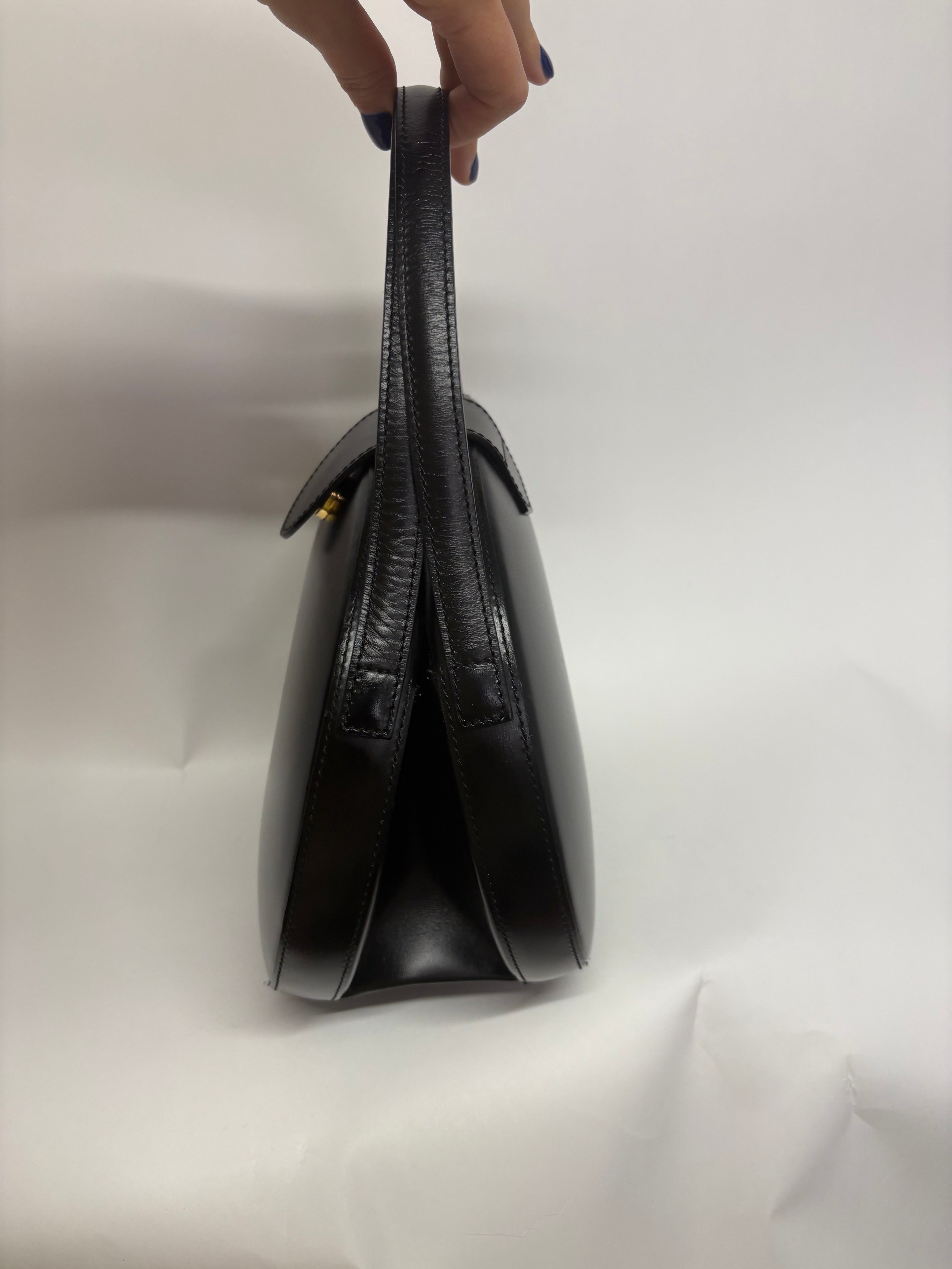 Loewe bombonera negra de mano piel cepillada