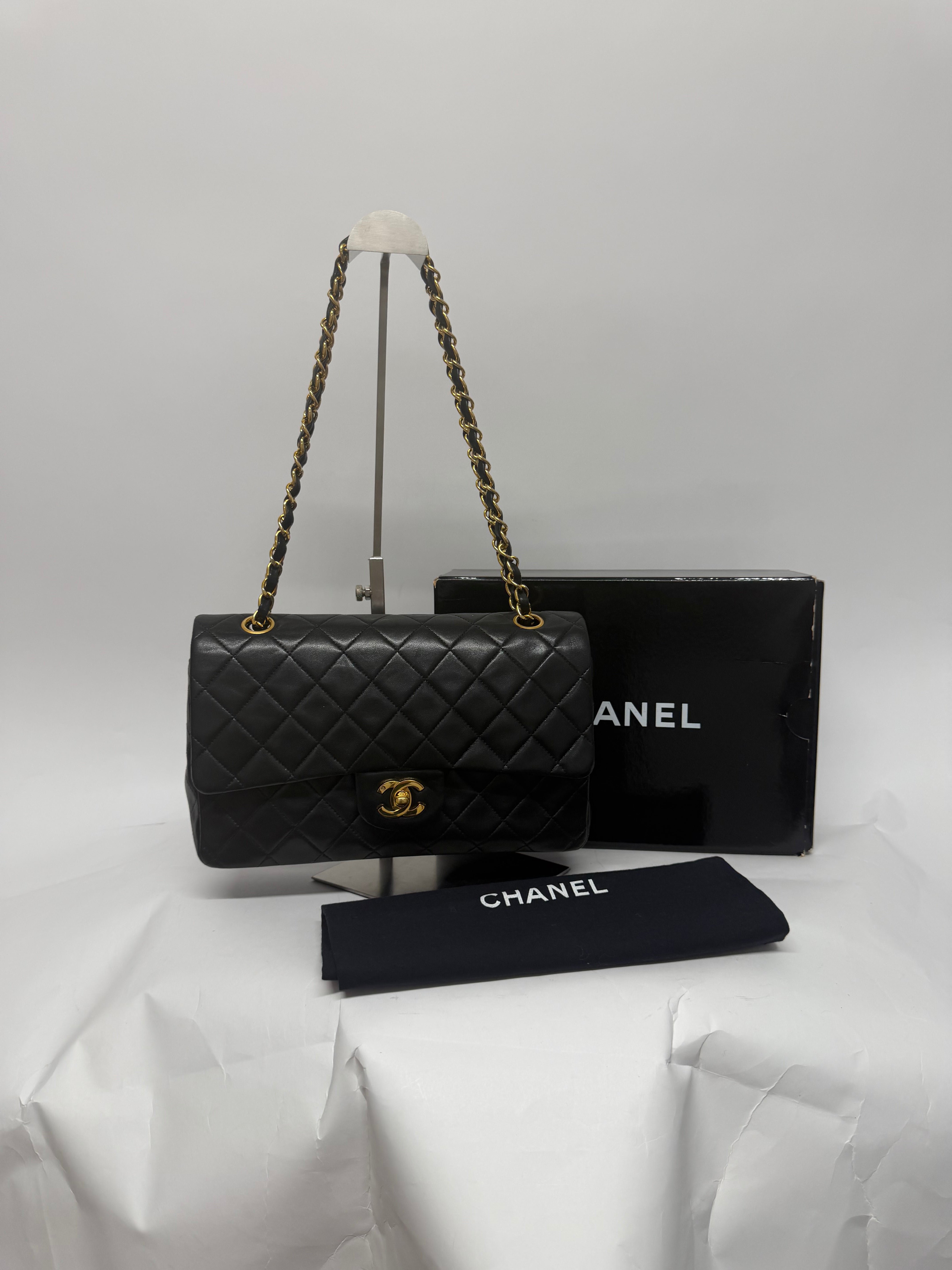 Chanel Timeless 25 Piel de Cordero Negra - serie 5 - Full Set