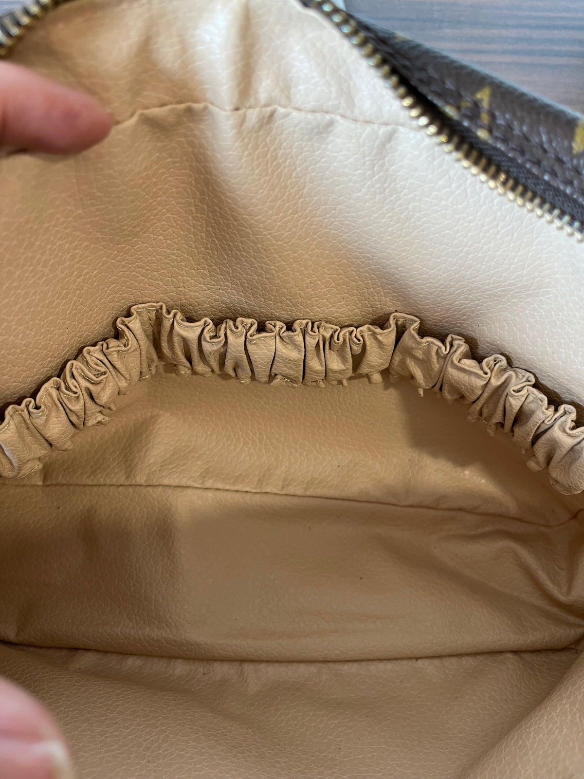 Louis Vuitton Trousse Toilette 23 Lona Monogram