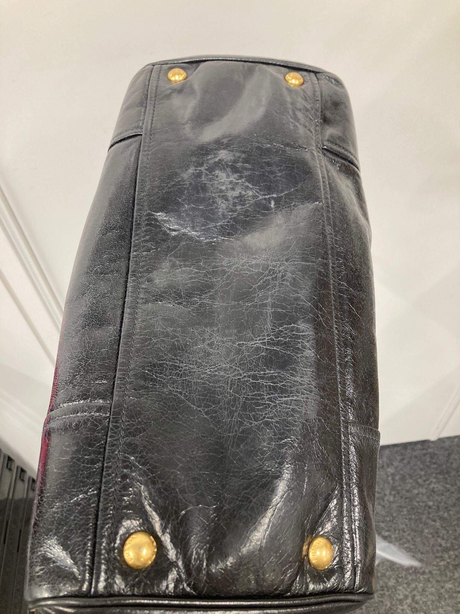 Prada vitello bandolera negra