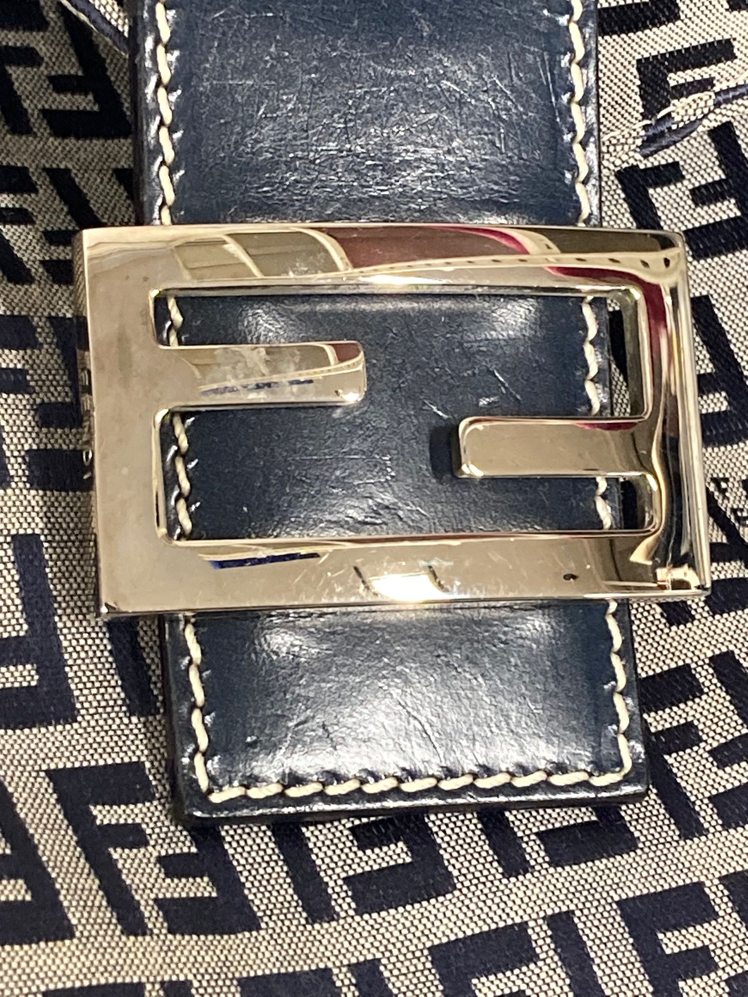 Fendi Zucchino One Shoulder Bag – Canvas azul y gris