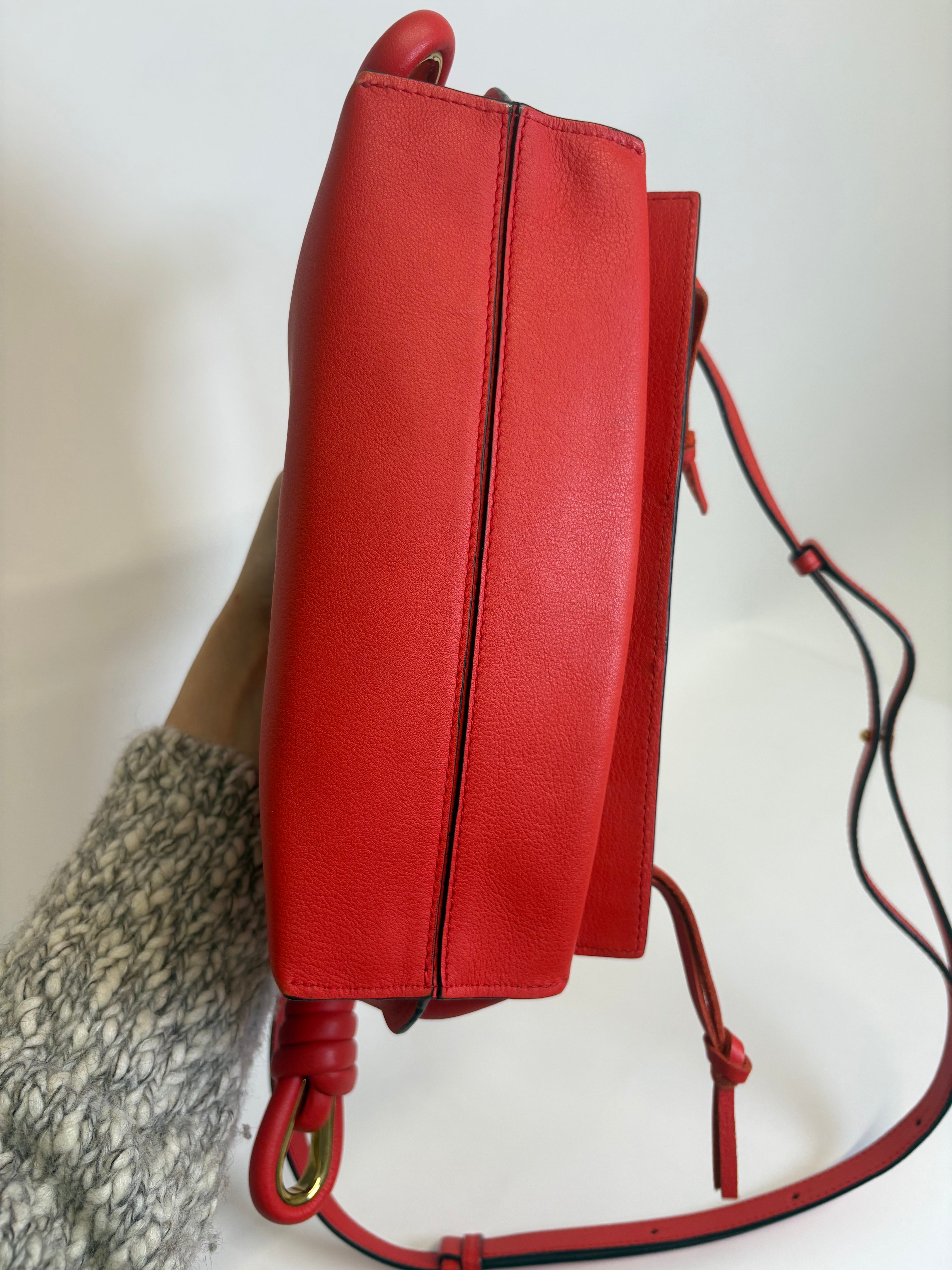 Loewe Flamenco Knot Bolso bandolera piel roja