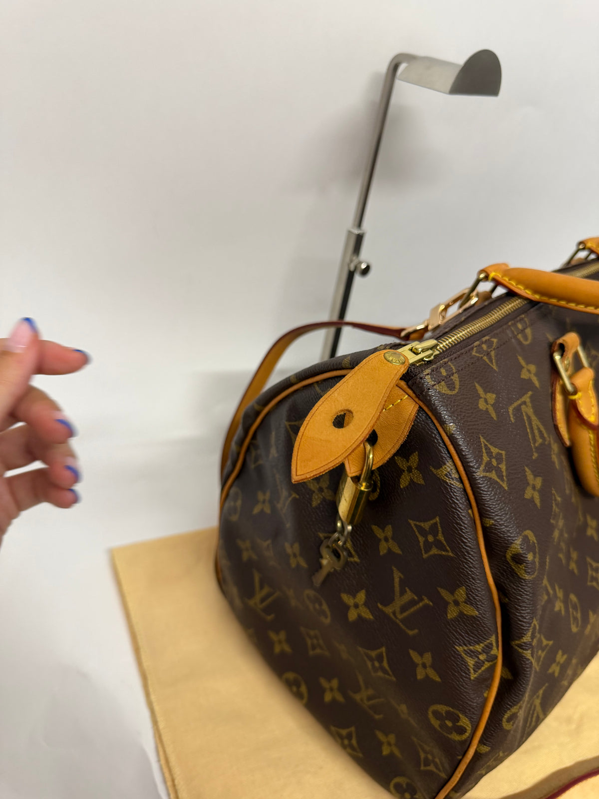 Louis Vuitton Speedy 35 Monogram MB0052