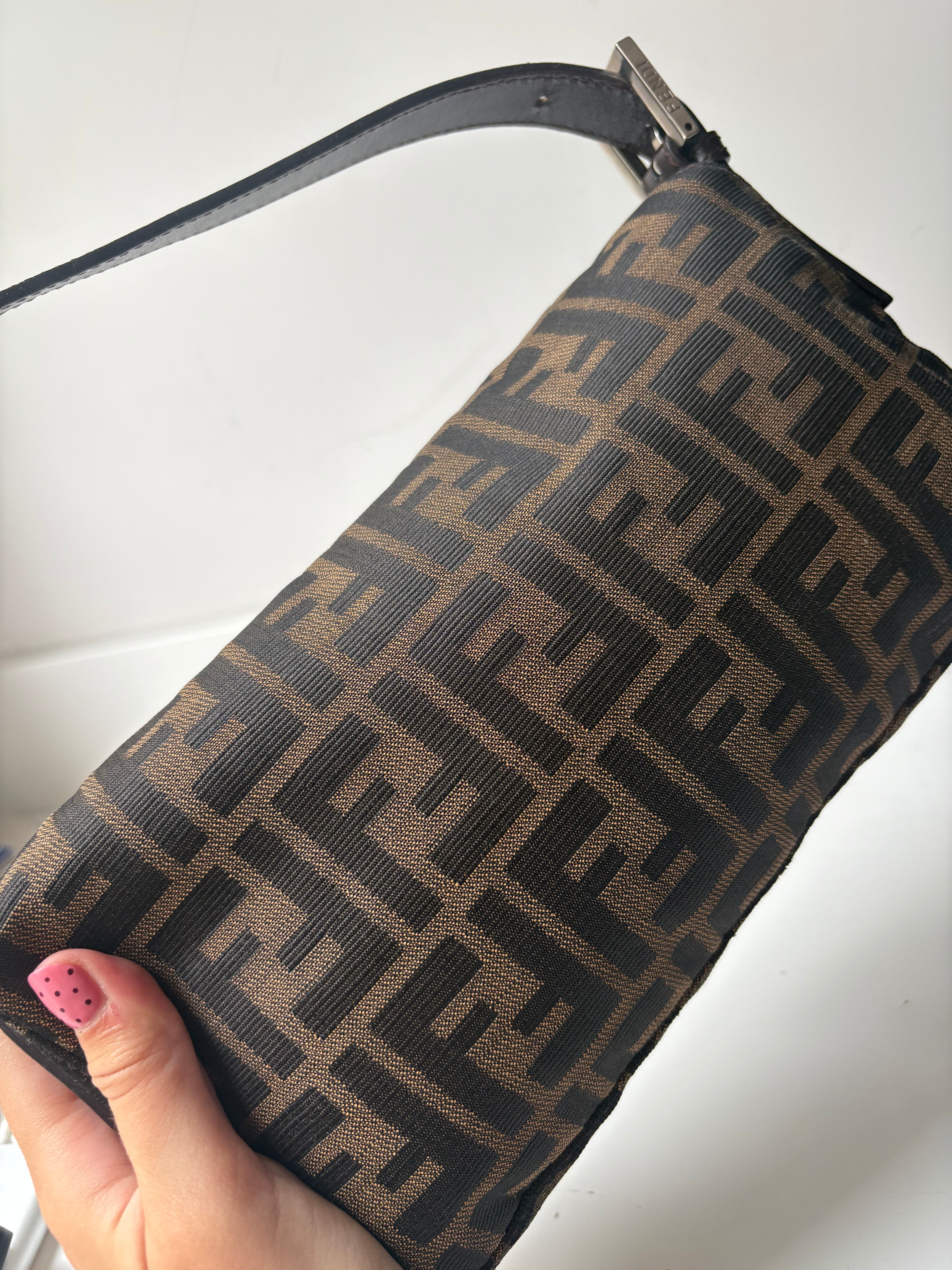 Fendi Baguette Clásica Vintage en canvas Zucca marrón con herrajes plateados