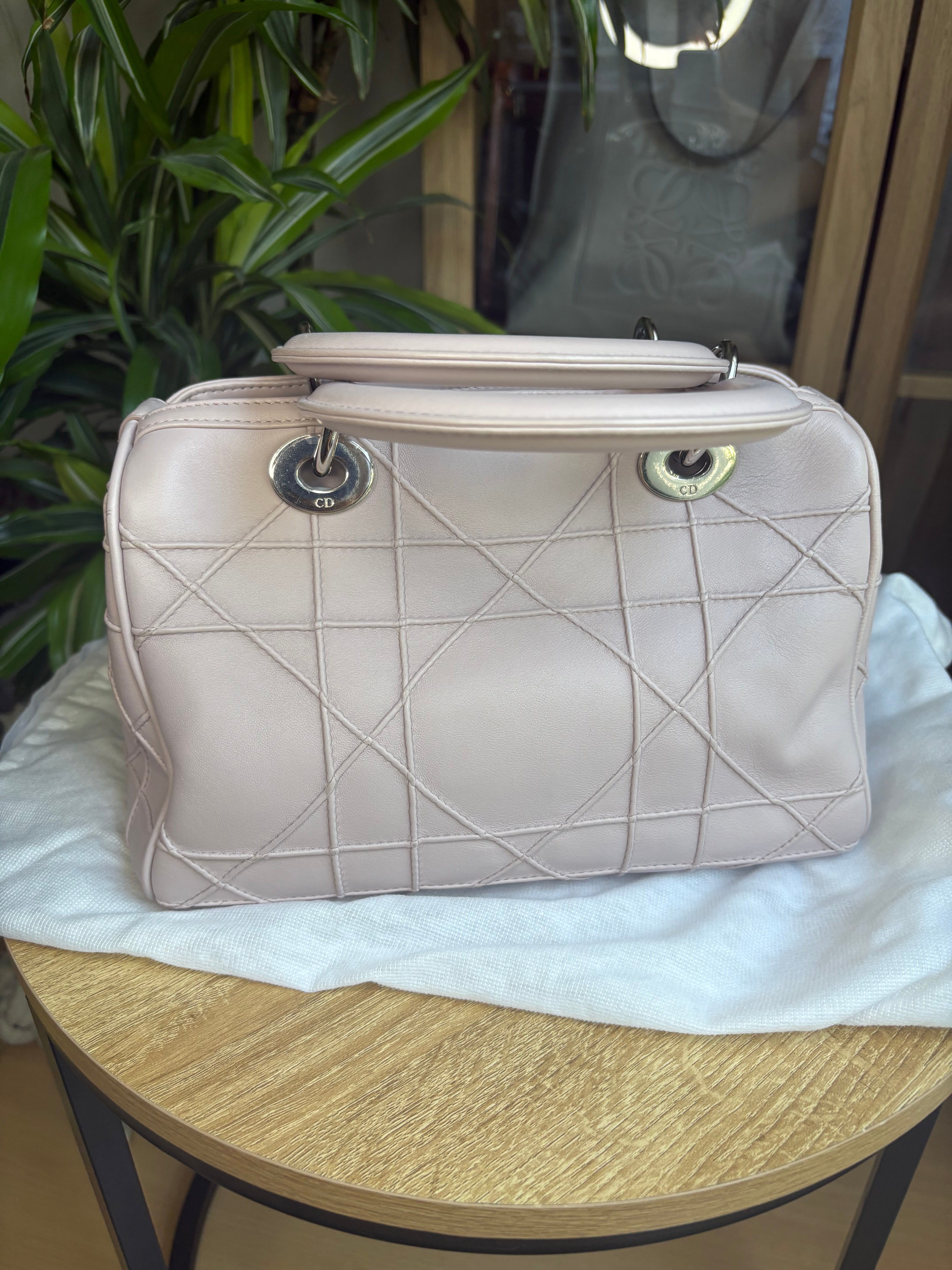 Christian Dior Lady Dior Granville – Rosa Palo con Herrajes Plateados y Bandolera