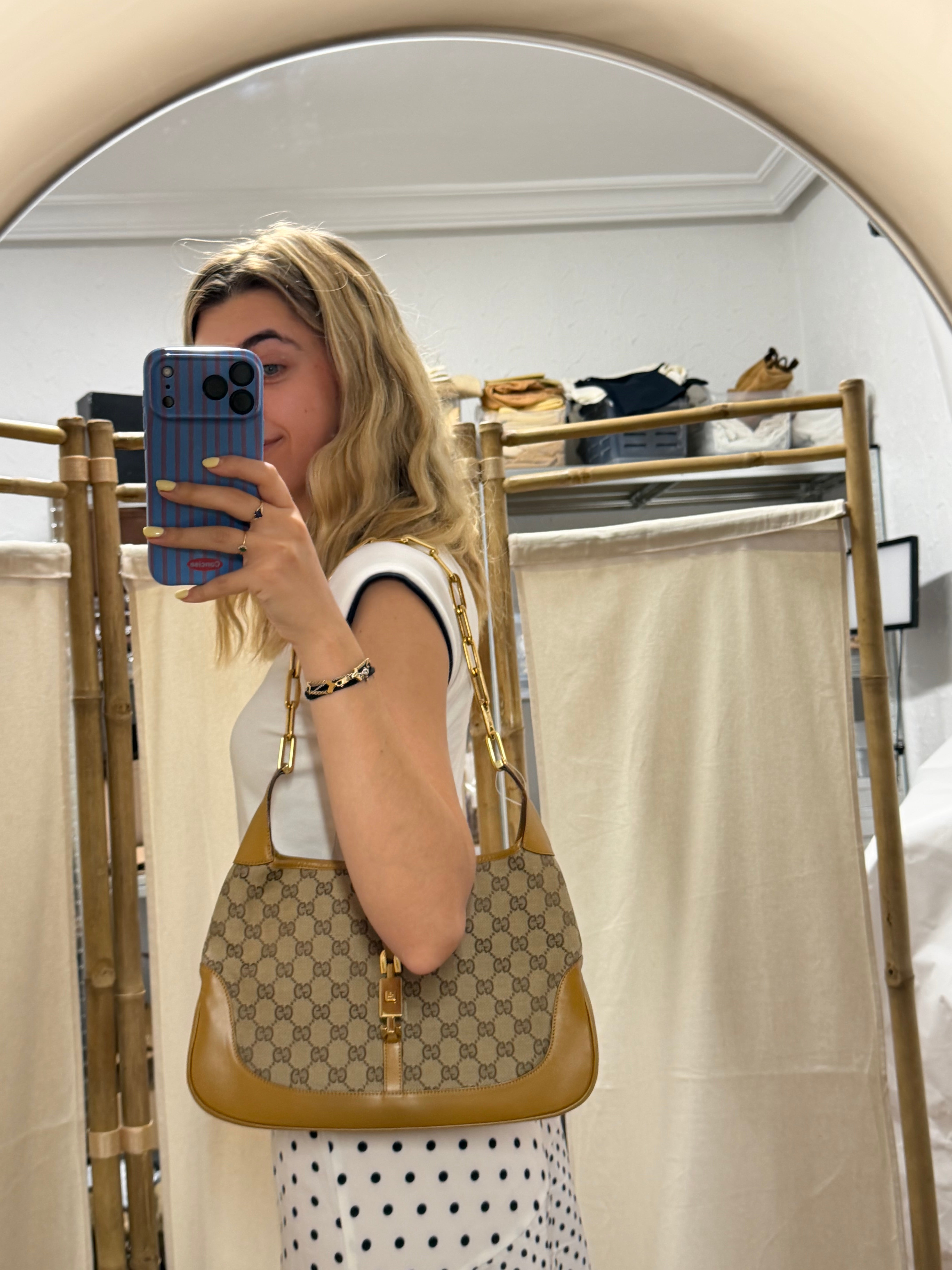 Gucci Jackie GG Canvas Mediano con Cadena Dorada
