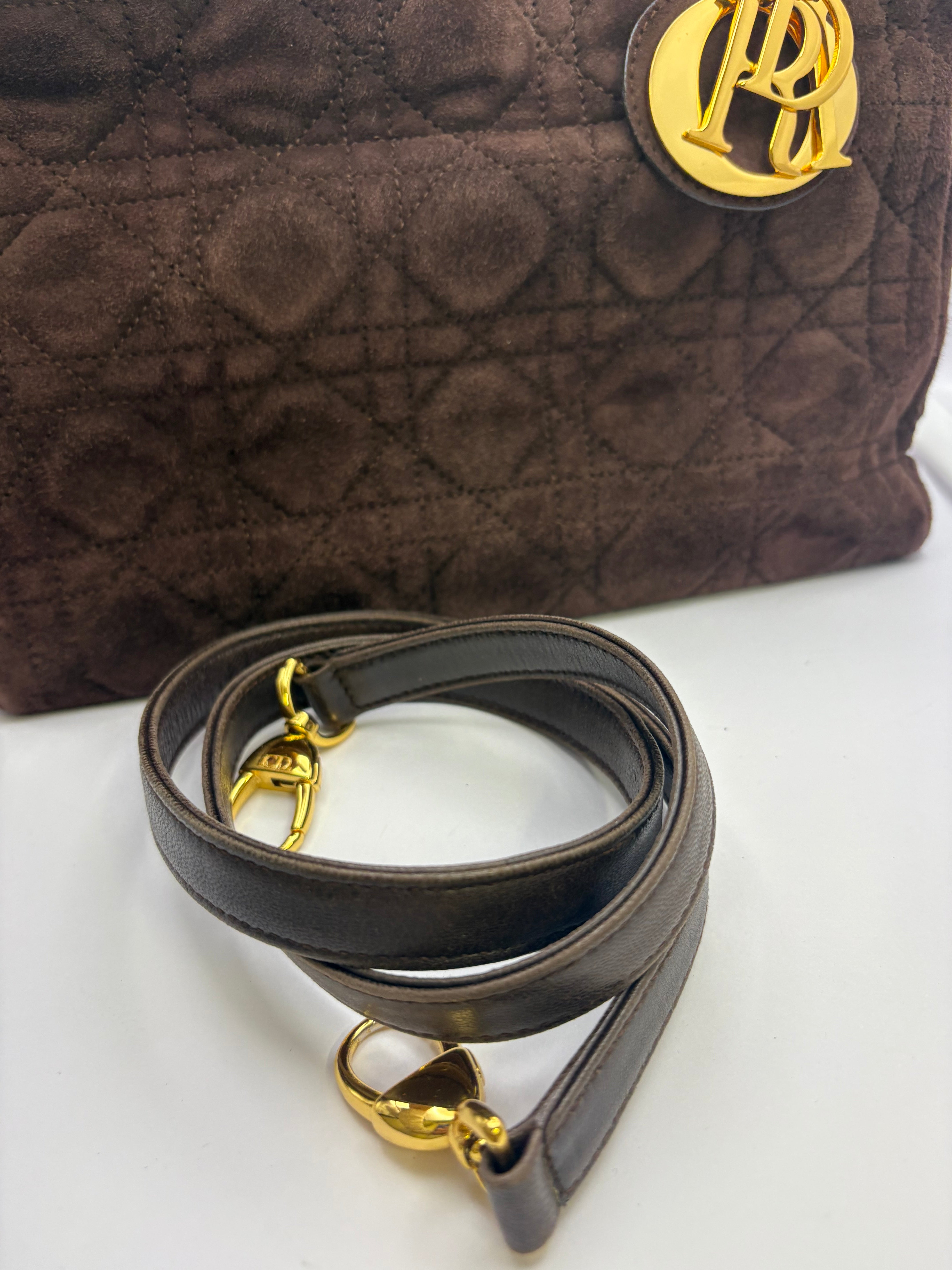 Lady Dior Mediano en Ante Marrón con Bandolera
