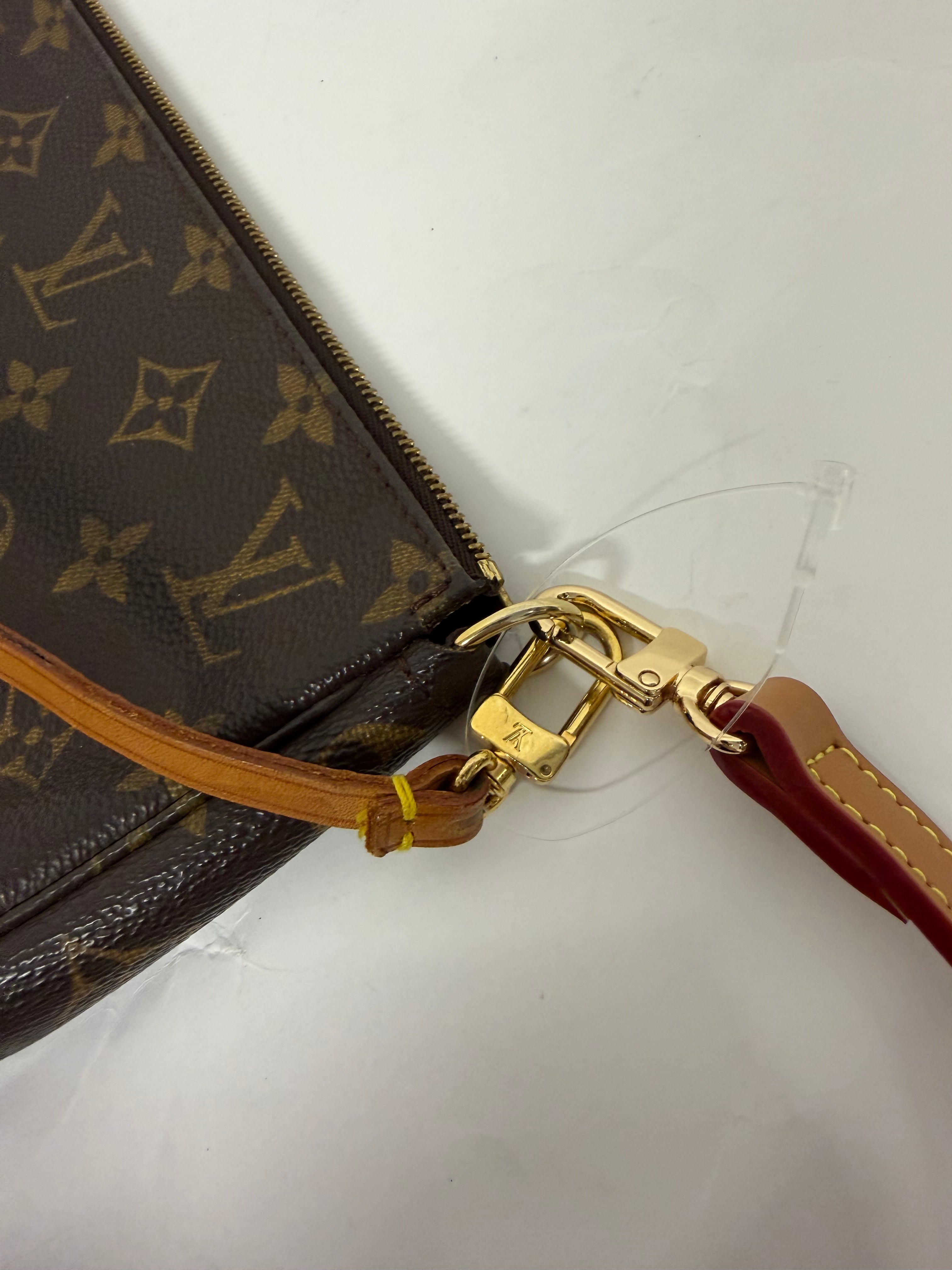 Louis Vuitton Pochette Accessoires monogram con 2 bandoleras extra