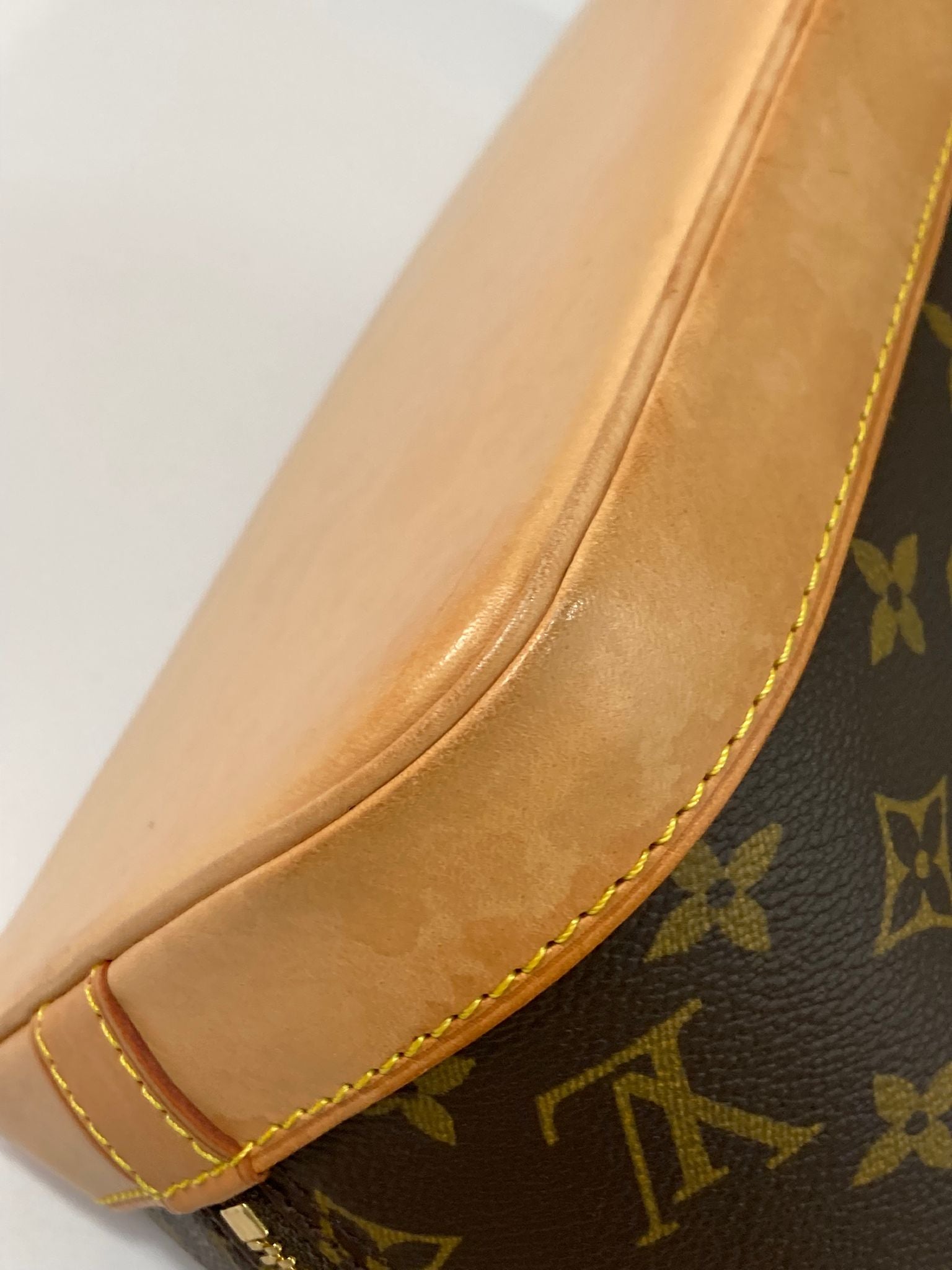 Louis Vuitton alma canvas monogram MM