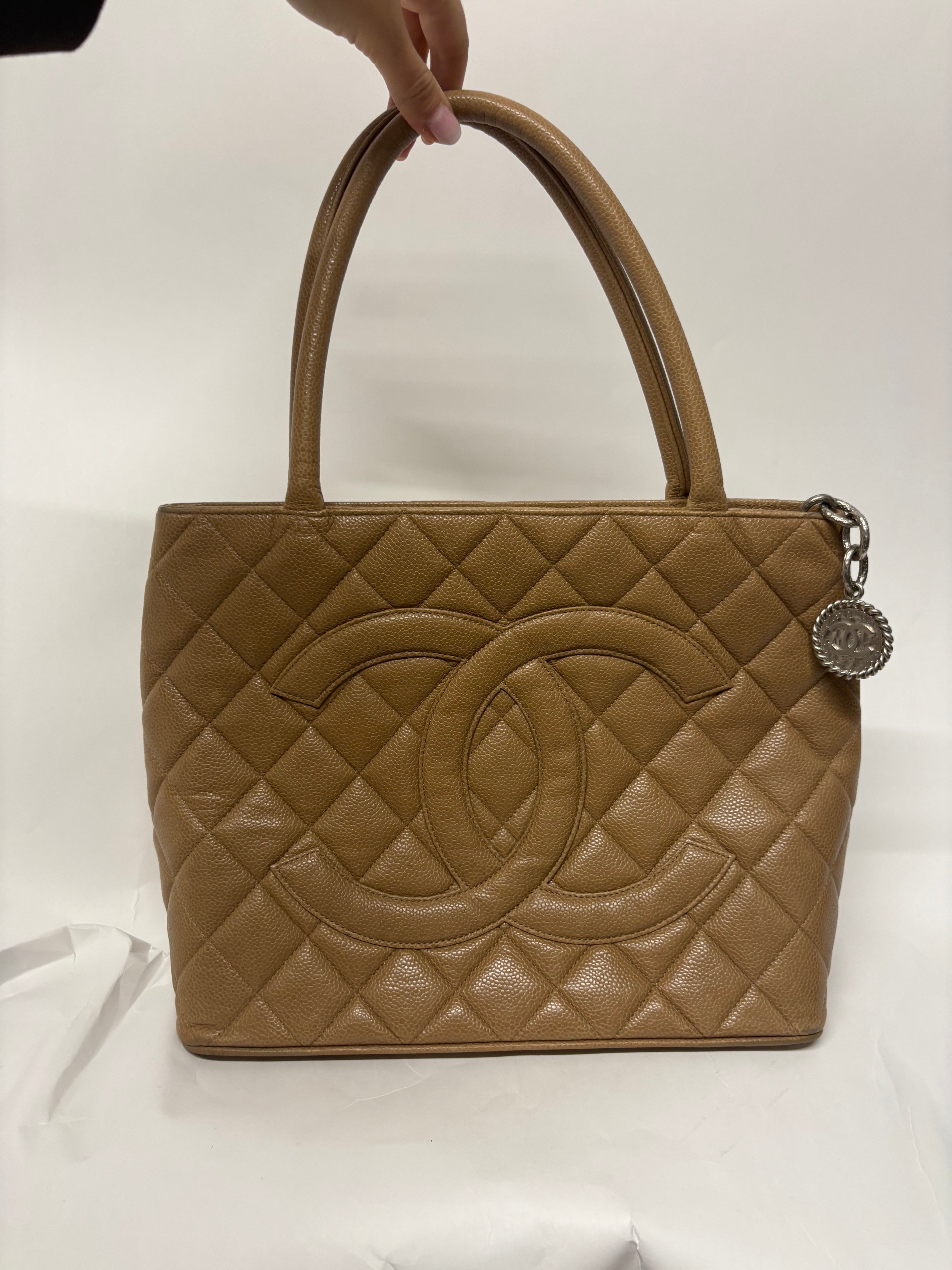 Chanel cambon tote caviar beige mediana
