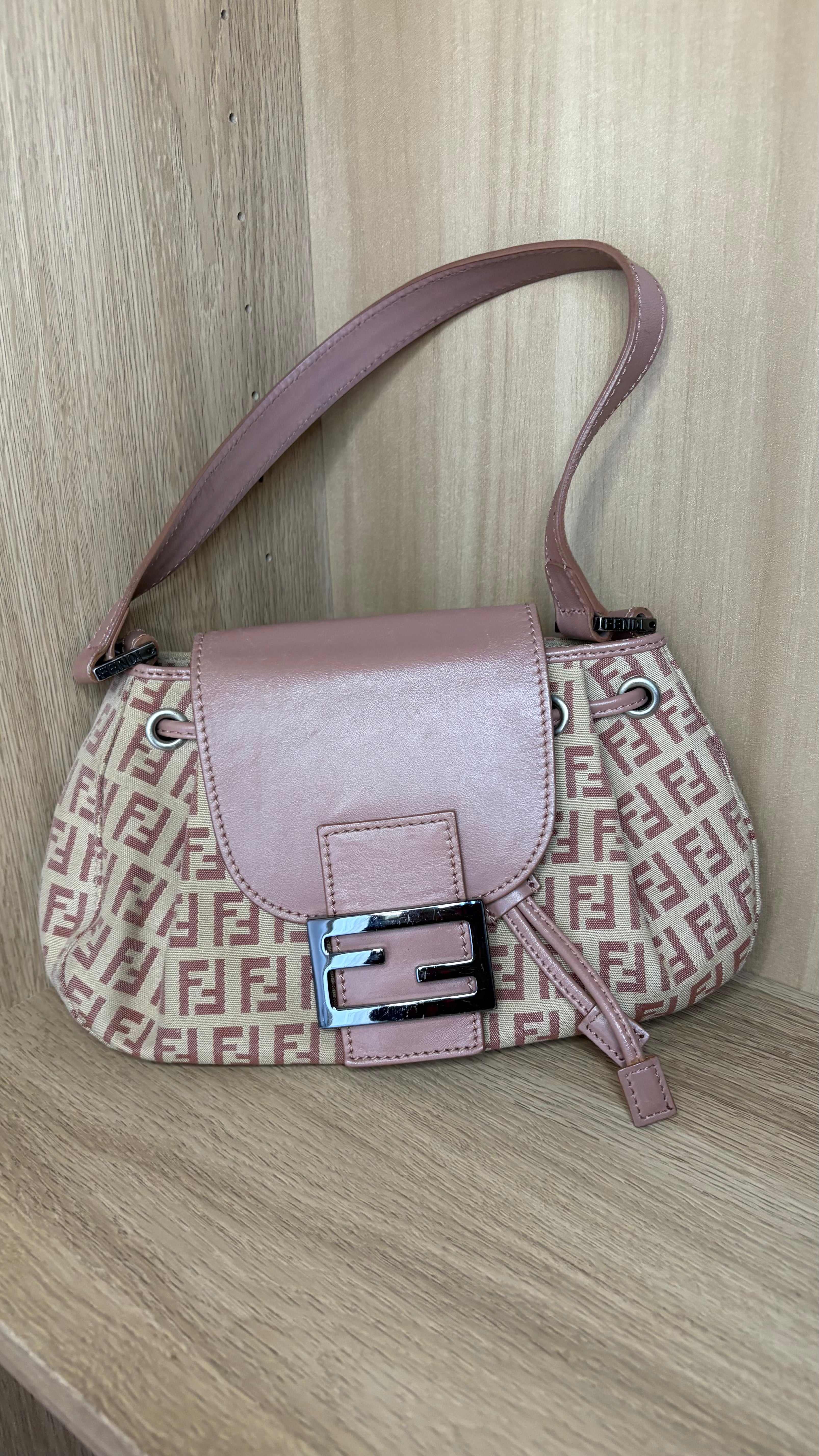 FENDI baguette rosa