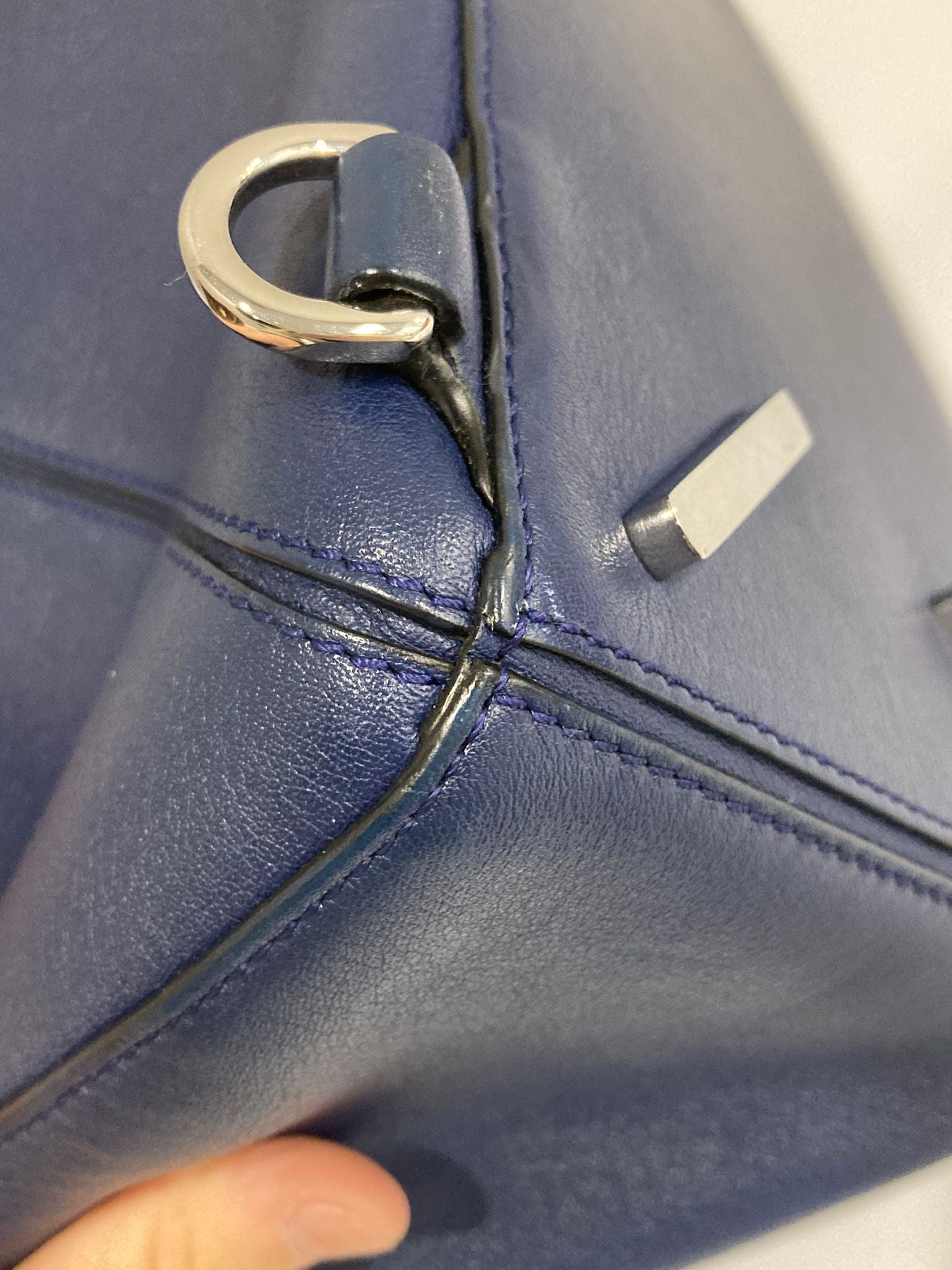 Loewe puzzle mediano azul oscuro
