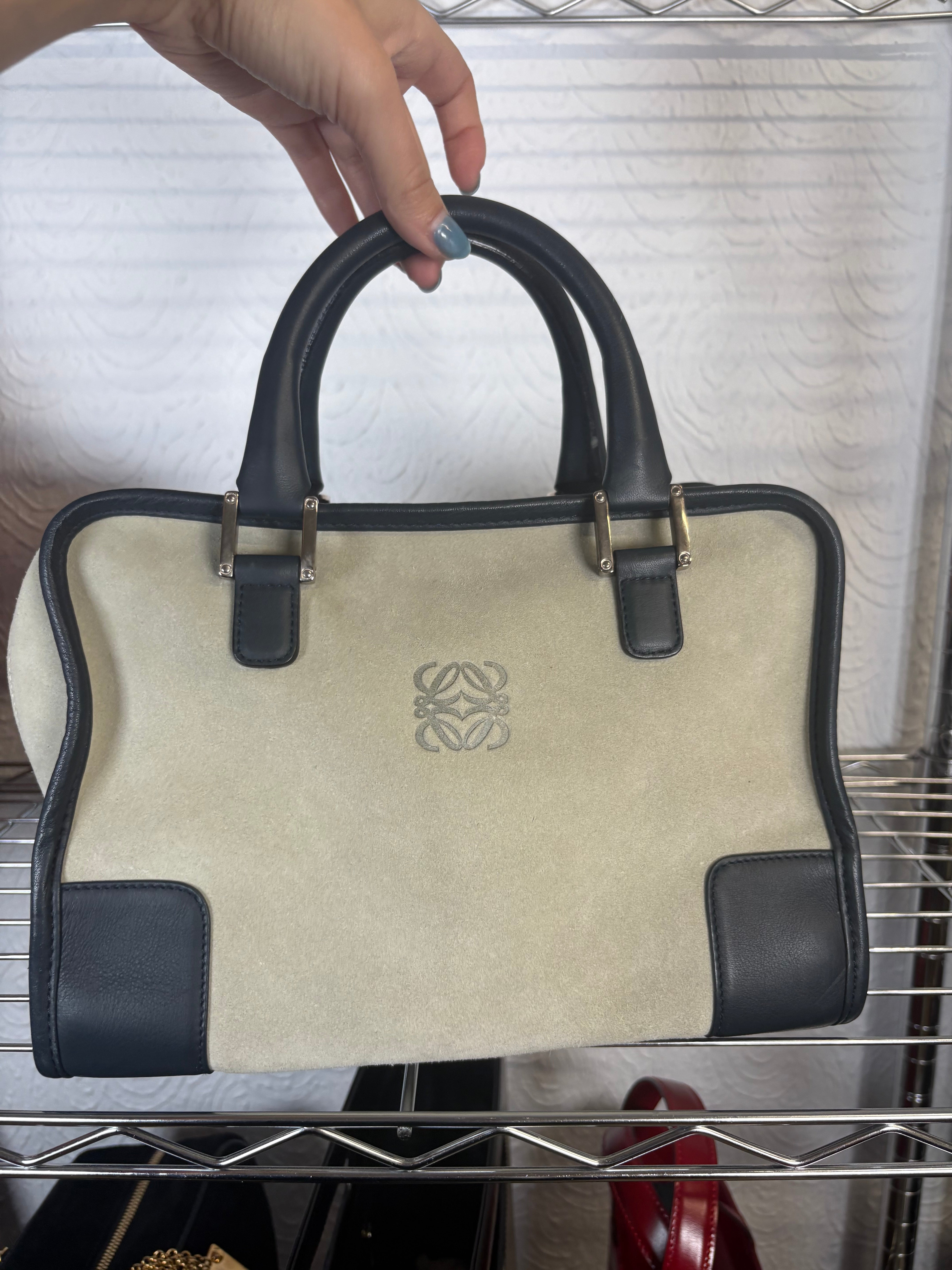 Loewe Amazona 27 Ante y Piel Verde Claro 2 bandoleras