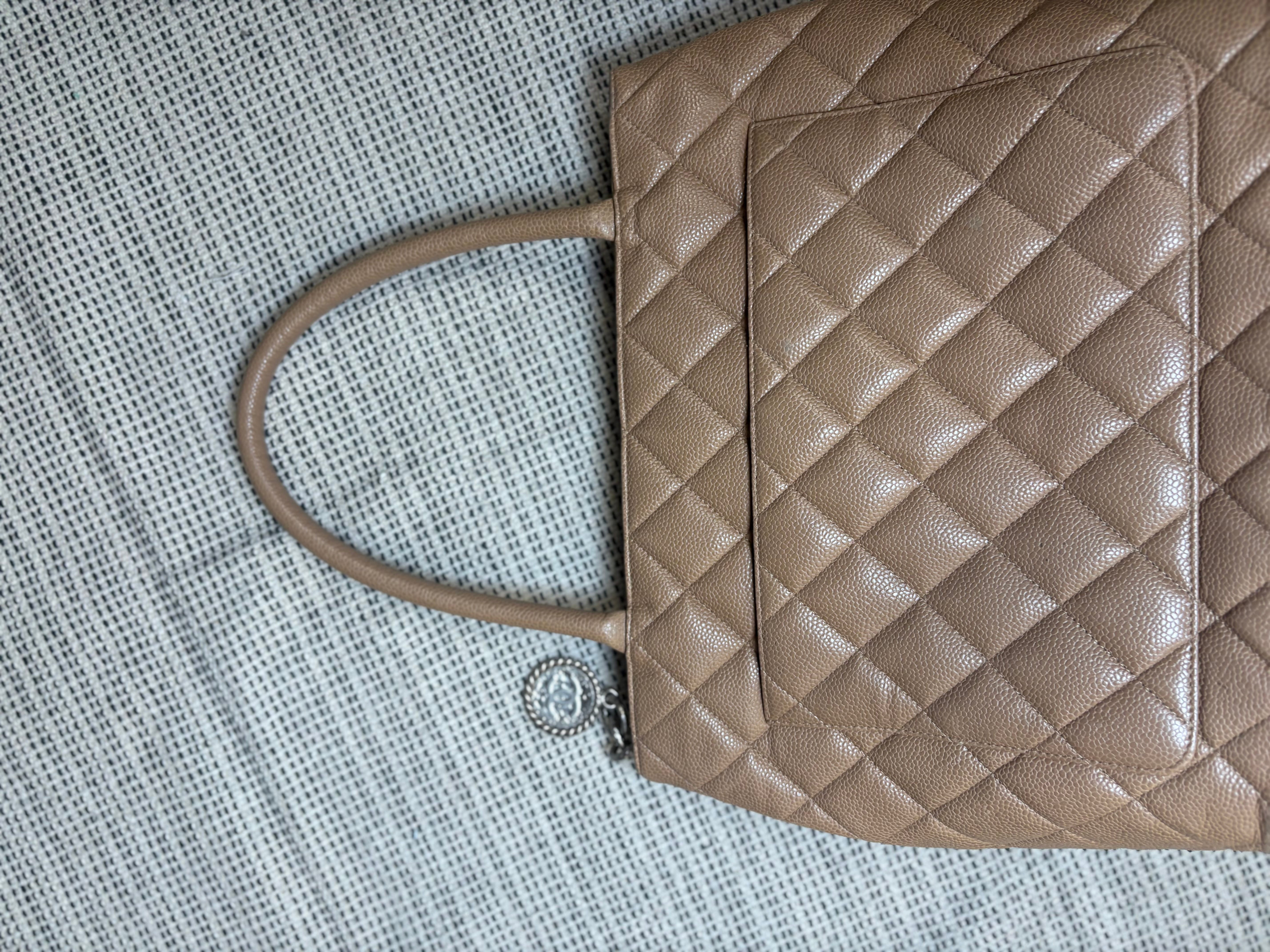 Chanel cambon tote caviar beige mediana