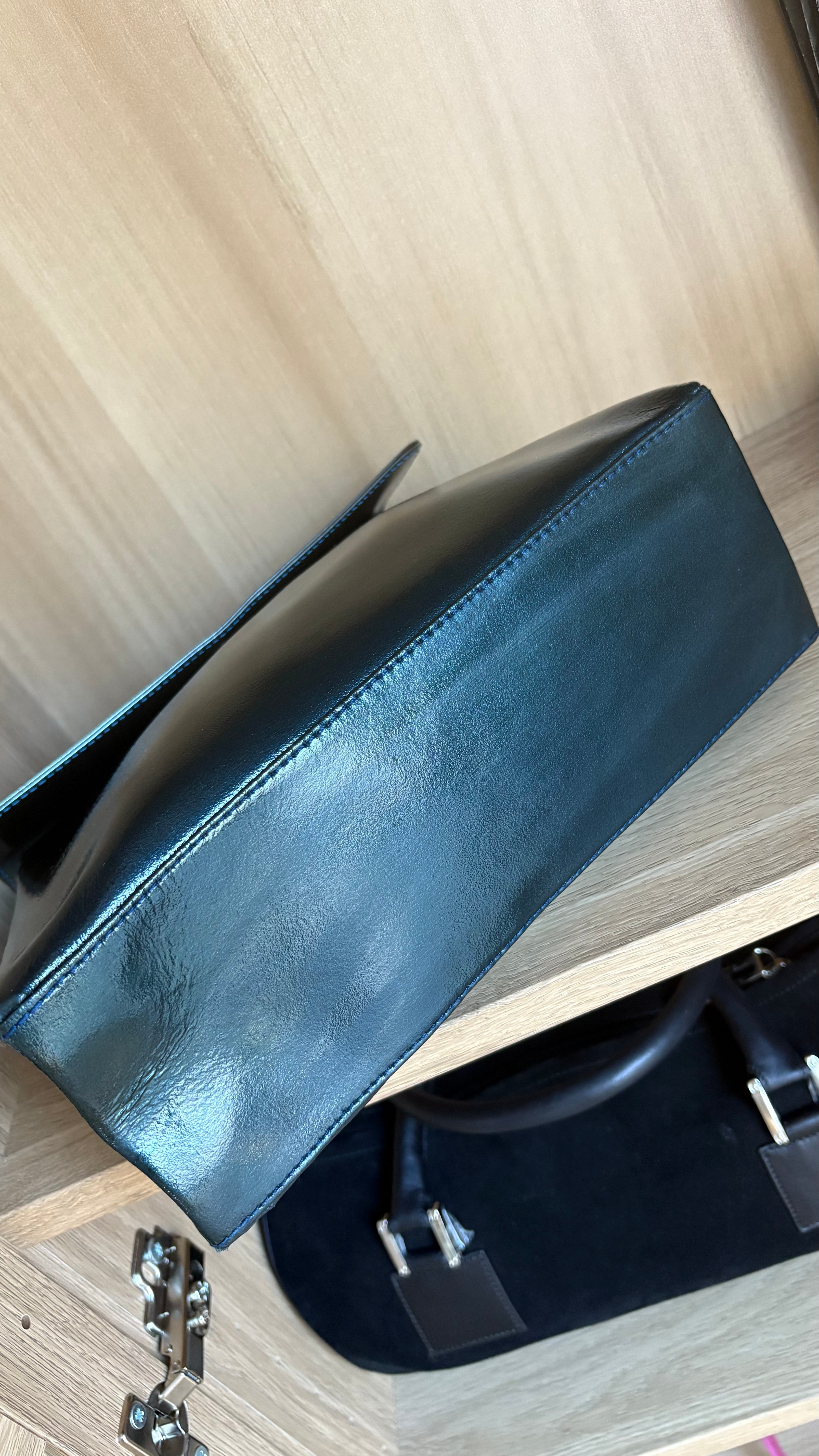 Bolso Loewe Velazquez Twist azul
oscuro/plateado