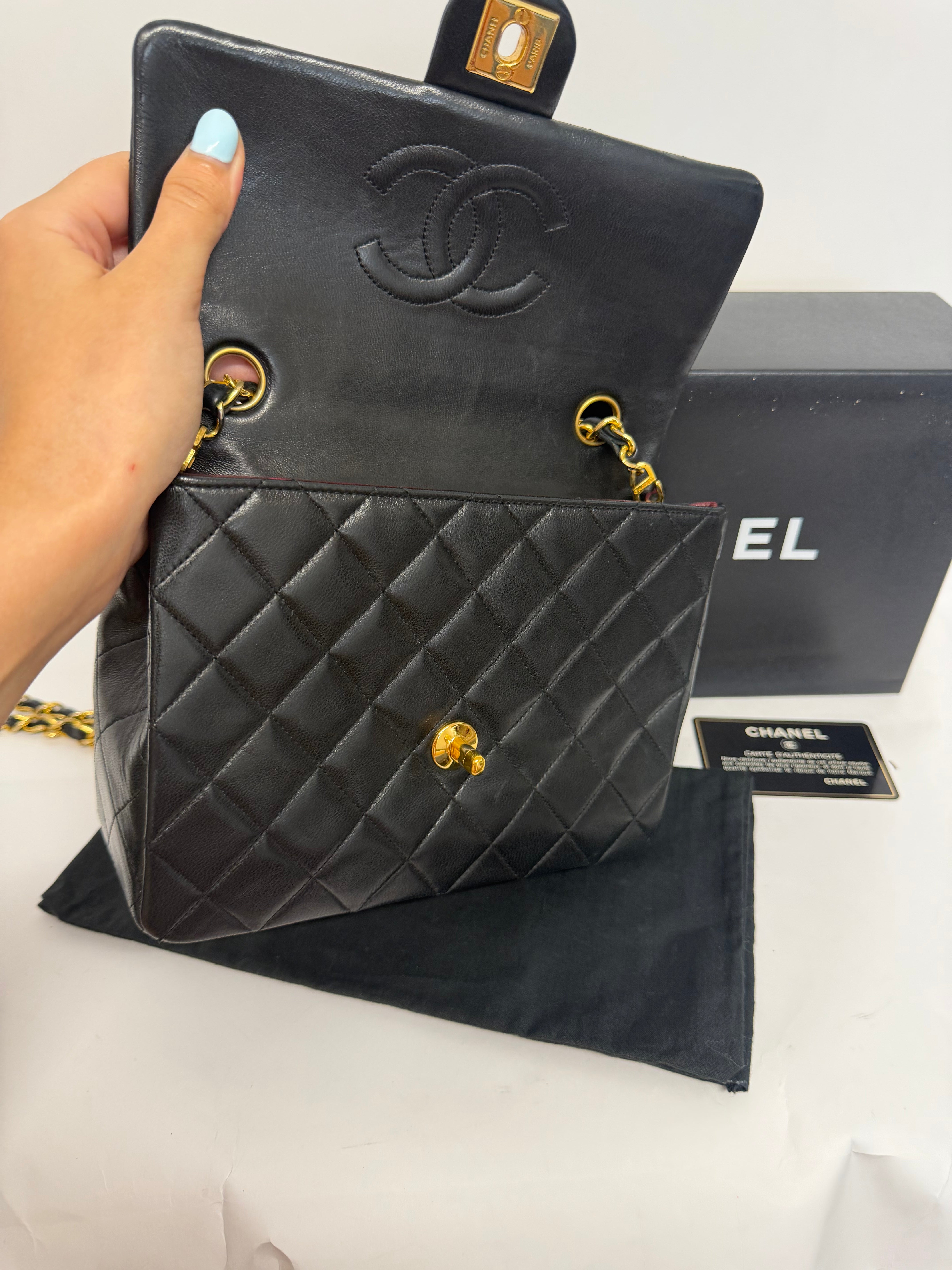 Chanel Mini Matelassé 20 Square Piel Cordero Negra