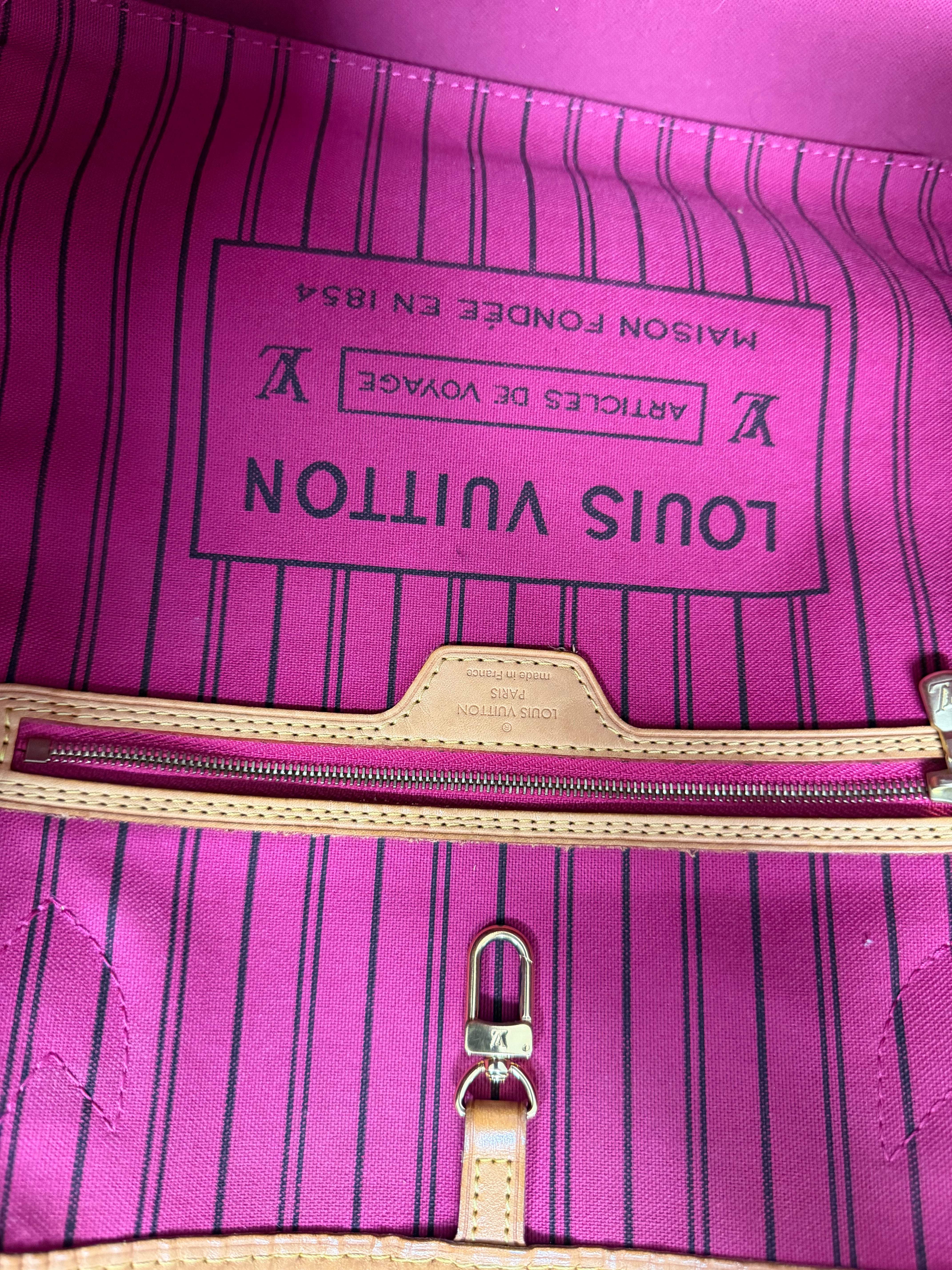 Louis Vuitton Neverfull MM Monogram Interior Fucsia