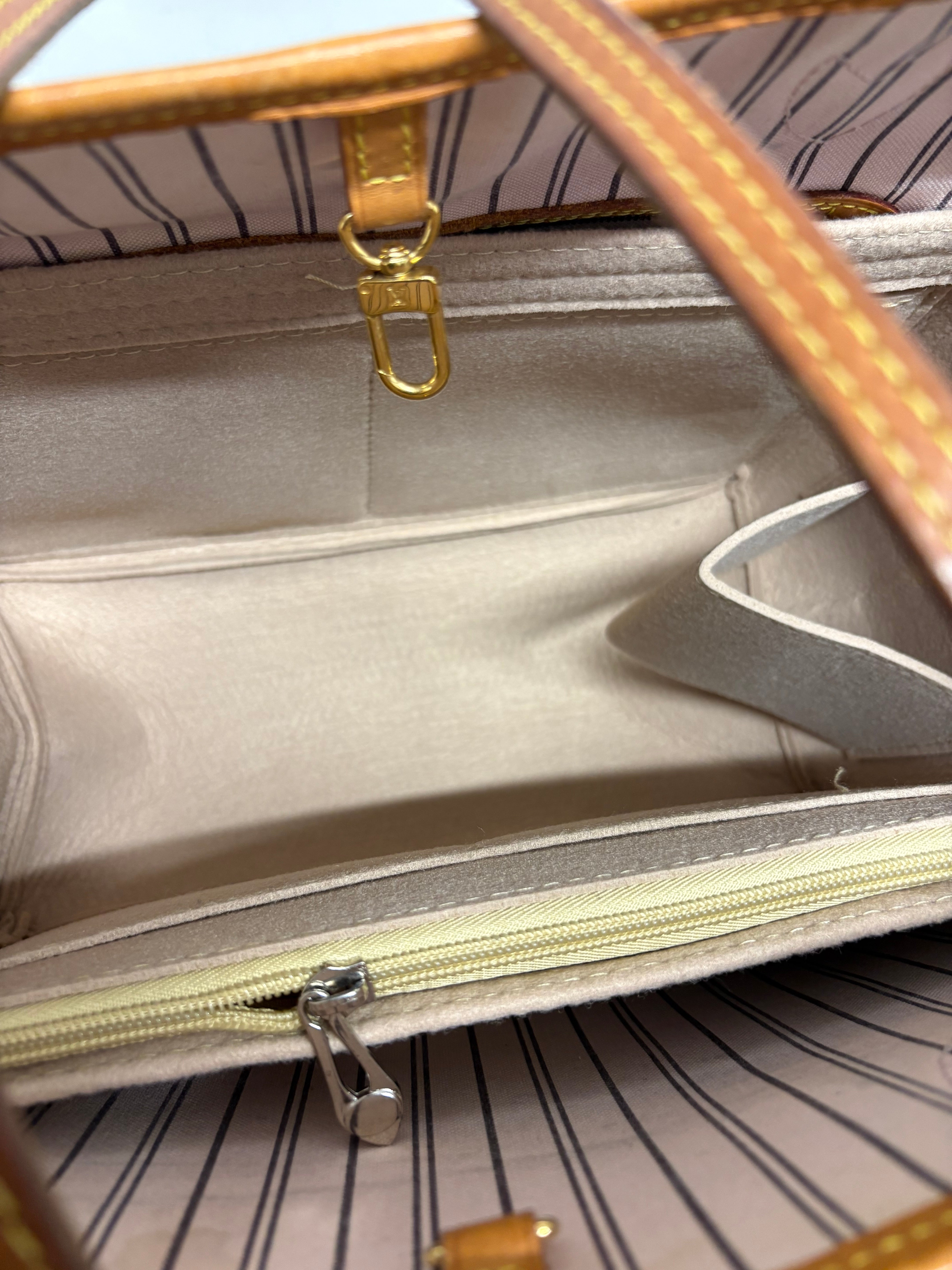 Louis Vuitton Neverfull MM monogram interior Rosa