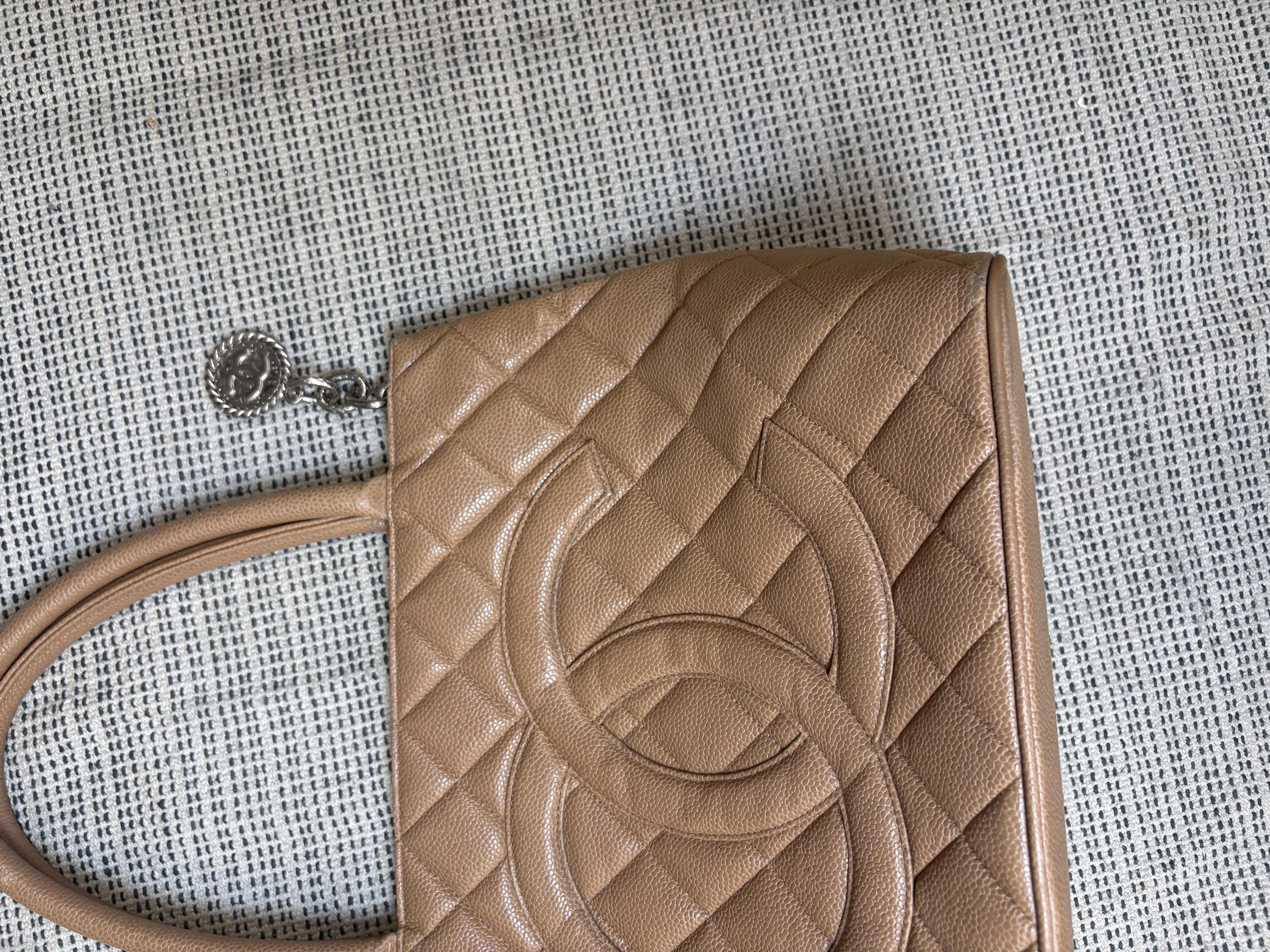 Chanel cambon tote caviar beige mediana