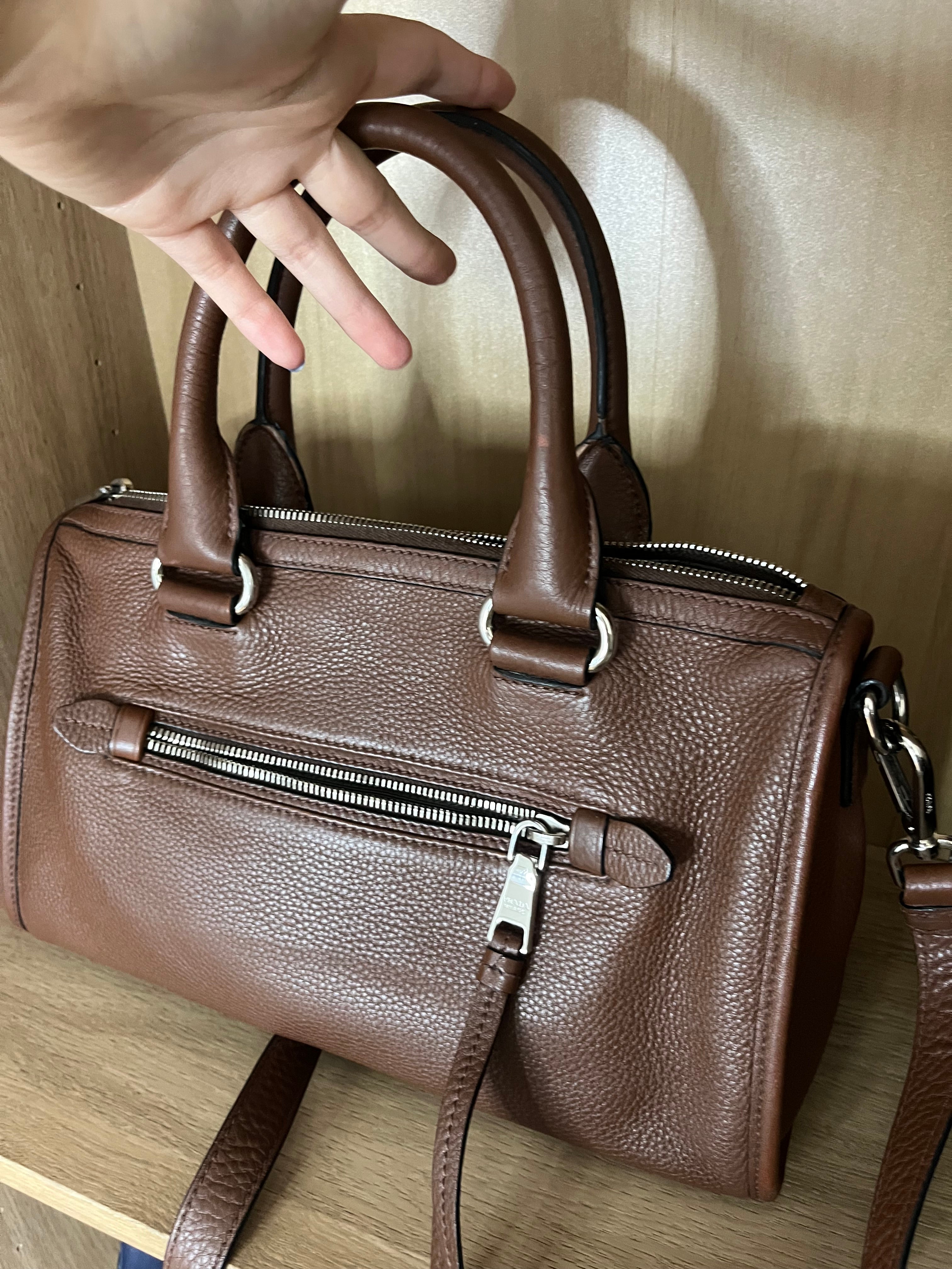 Prada bandolera marrón