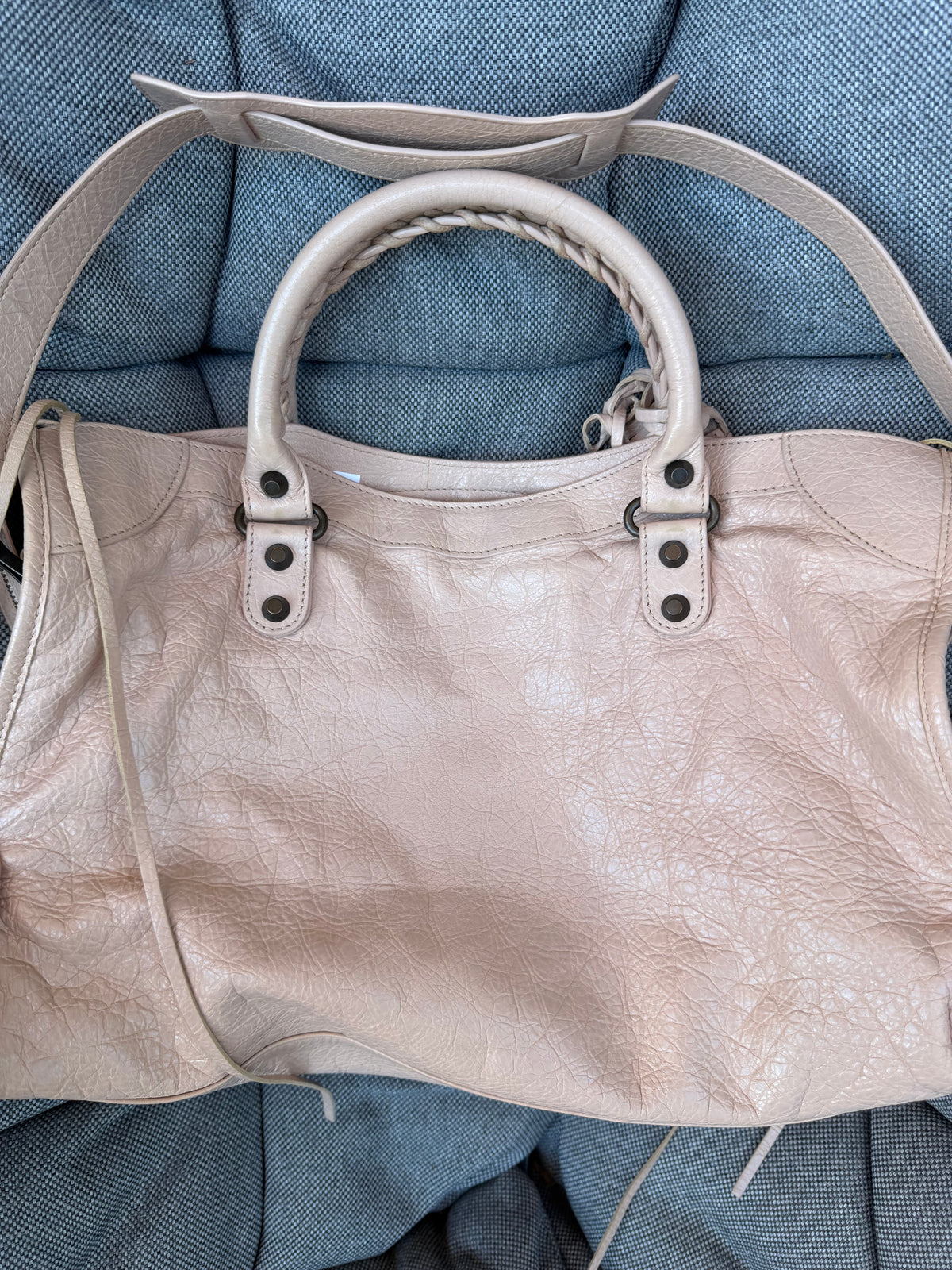 Balenciaga Classic City Piel de Cordero Rosa Palo Nude con Bandolera