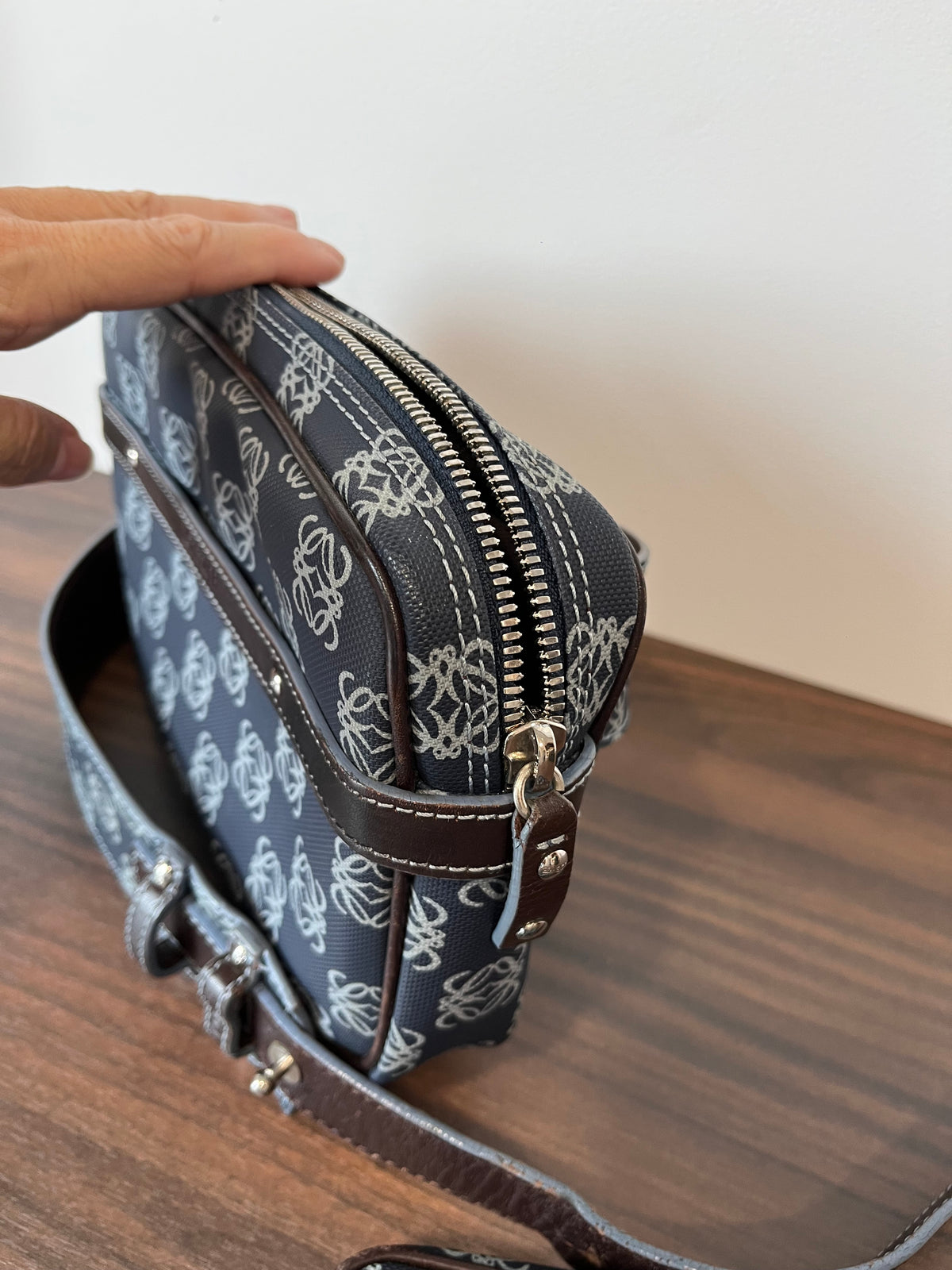 Loewe Belt Bag Jacquard Anagrama Azul Marino · tres en Uno