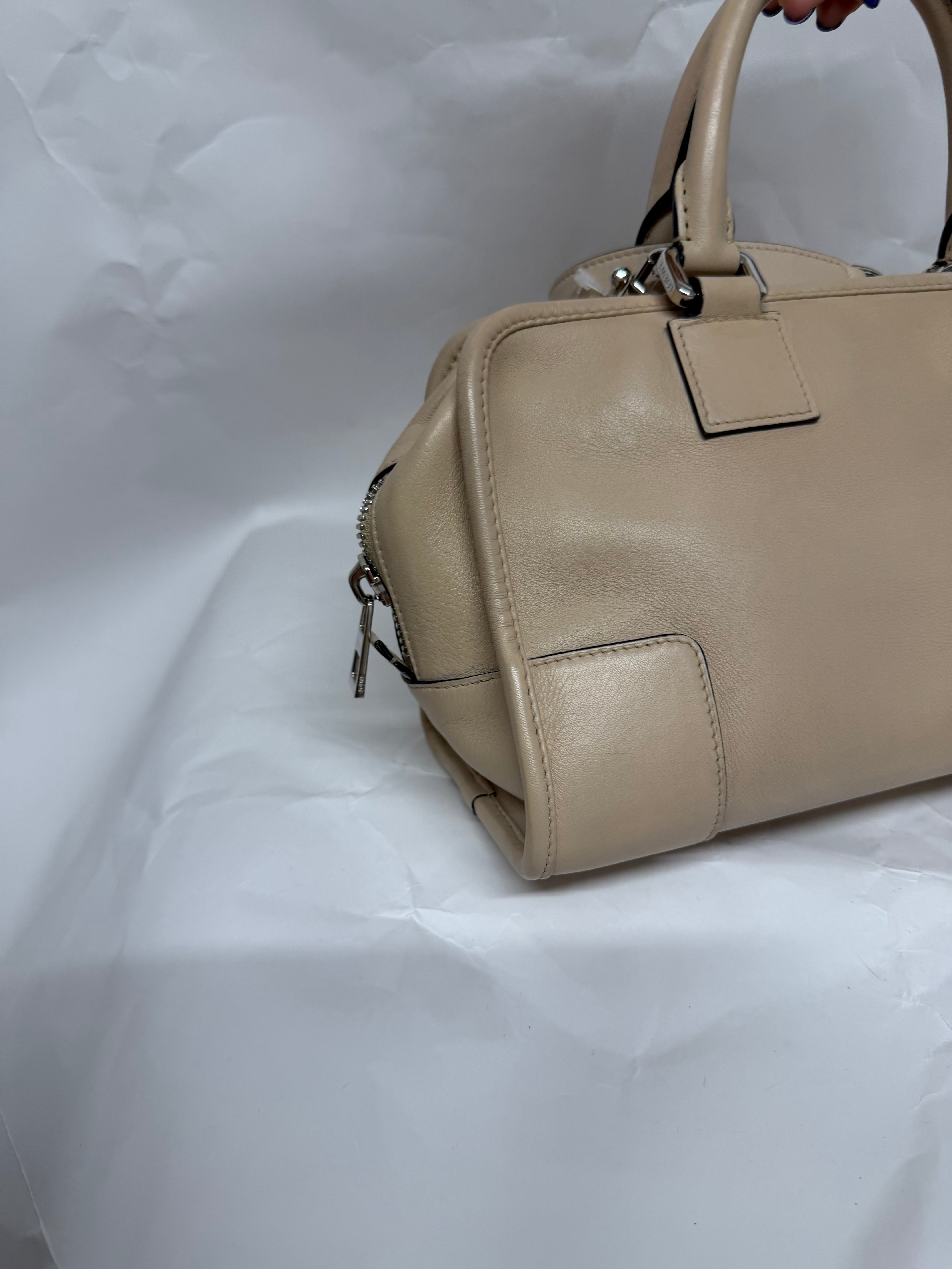 Loewe Amazona 28 beige arena con bandolera