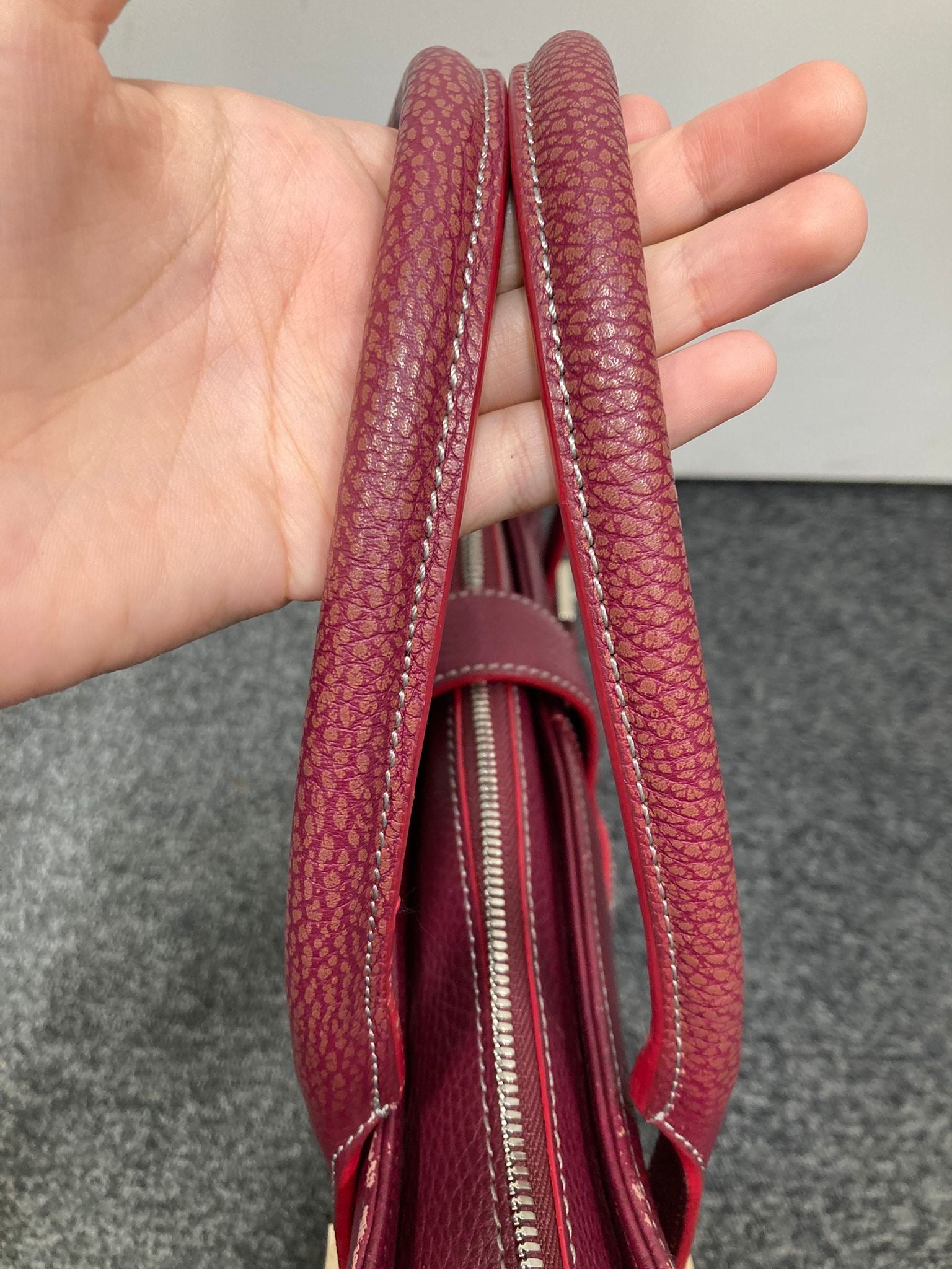 Loewe Logo Tote en piel burdeos