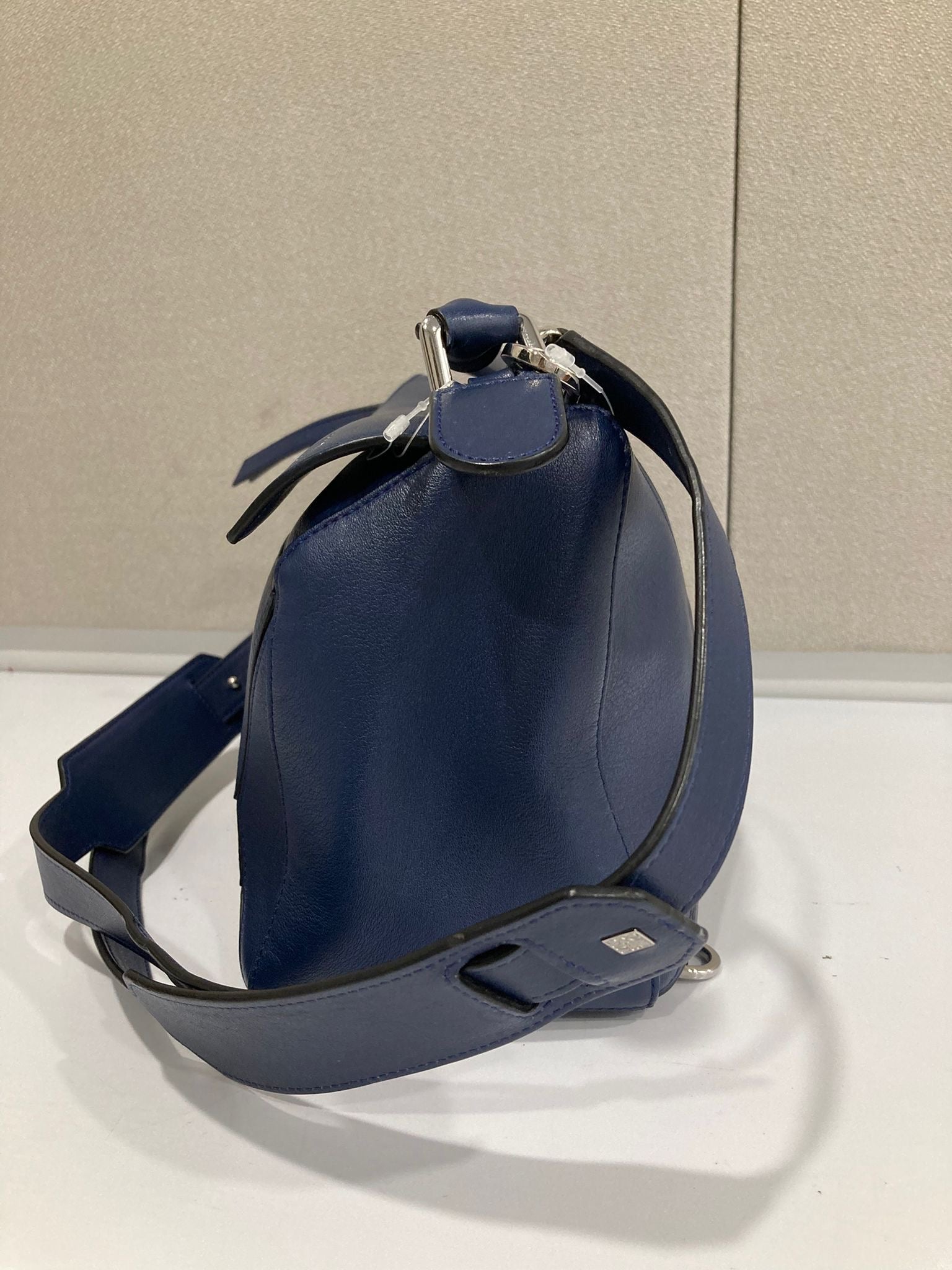 Loewe puzzle mediano azul oscuro