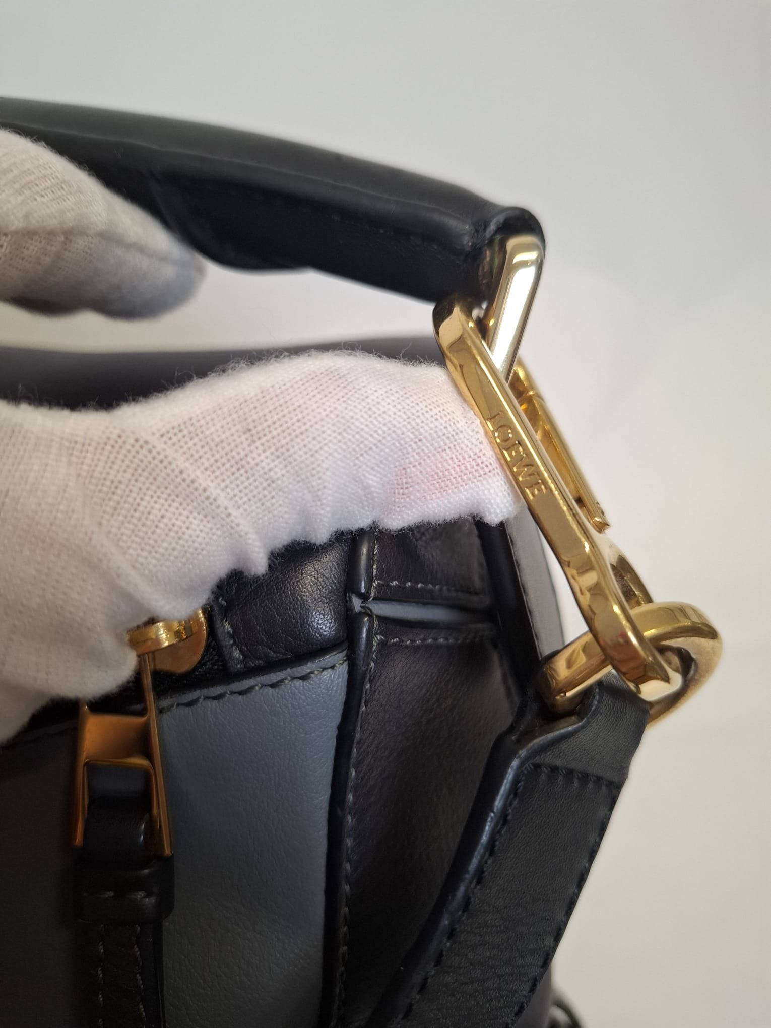 Loewe Puzzle Mediano Tricolor Gris y Negro