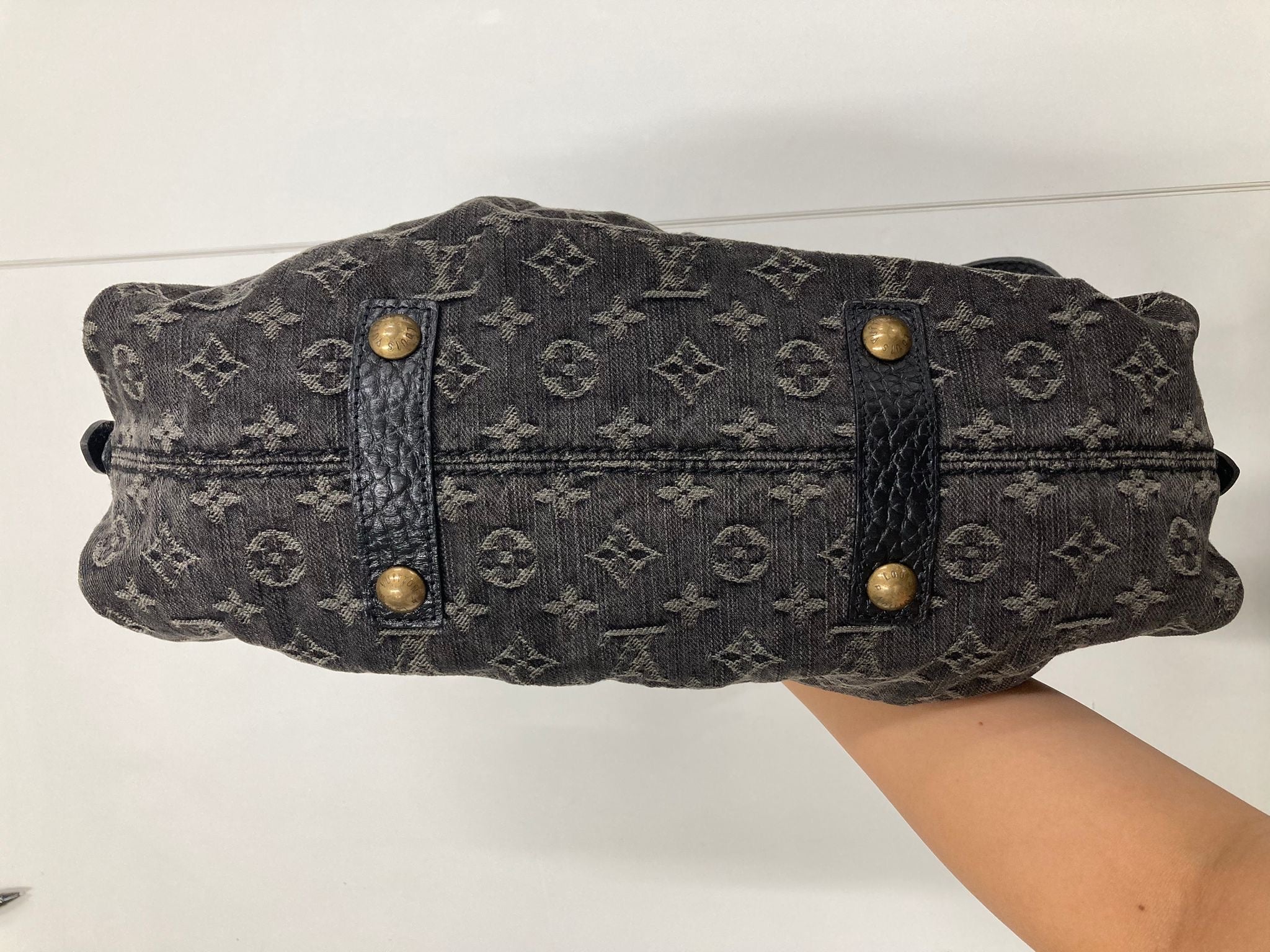 Louis Vuitton Neo Cabby MM Denim negro Monogram