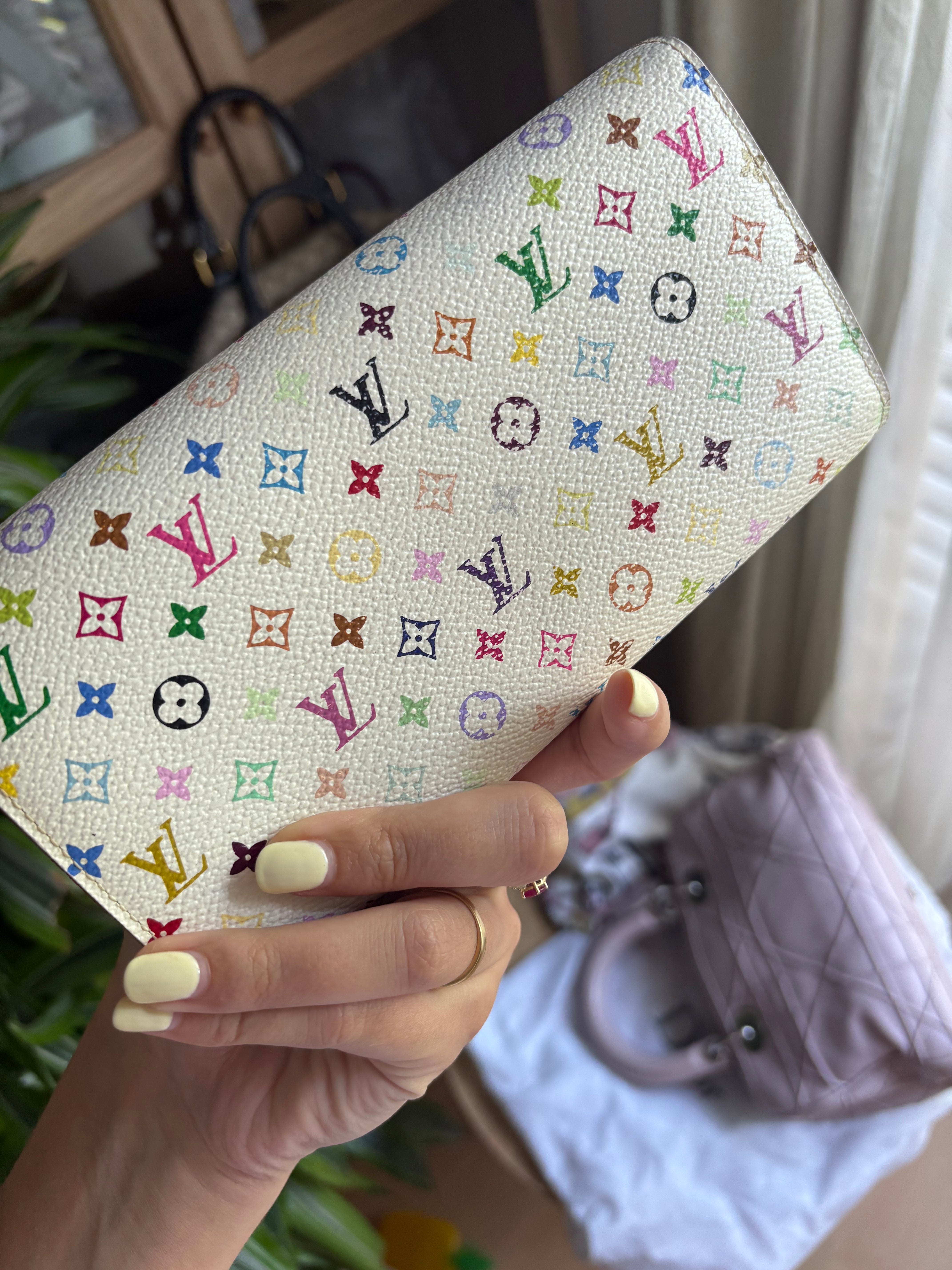 Louis Vuitton Portefeuille Sarah Murakami – Cartera Larga Monogram Multicolor Rosa
