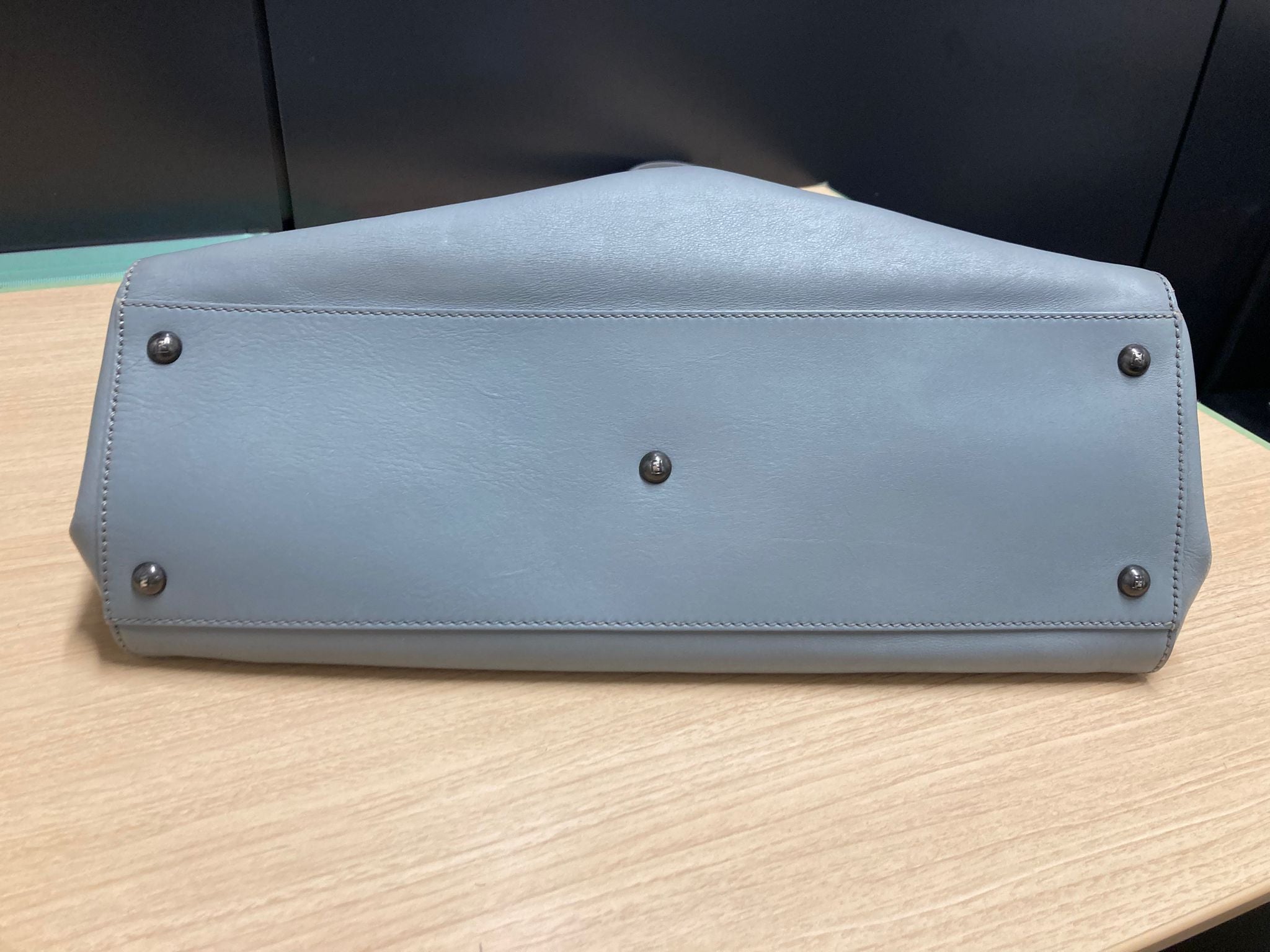 FENDI Peekaboo Large – Piel gris cielo – Doble compartimento con bandolera