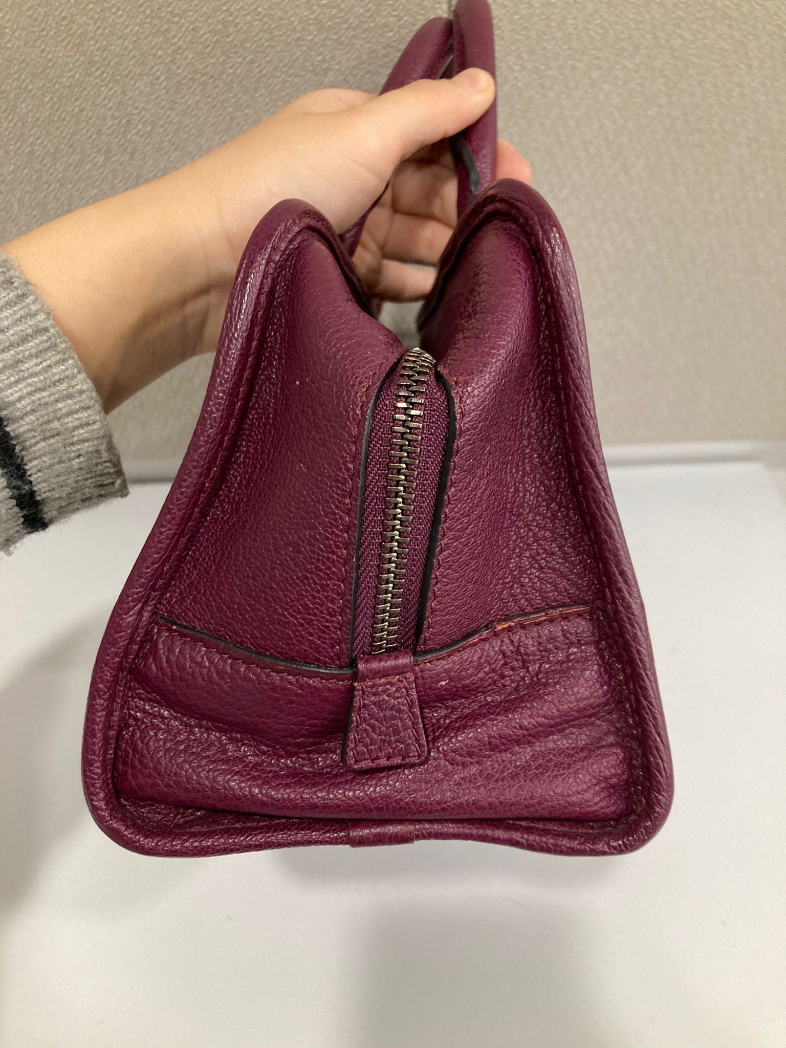 Loewe amazona 28 vino burdeos