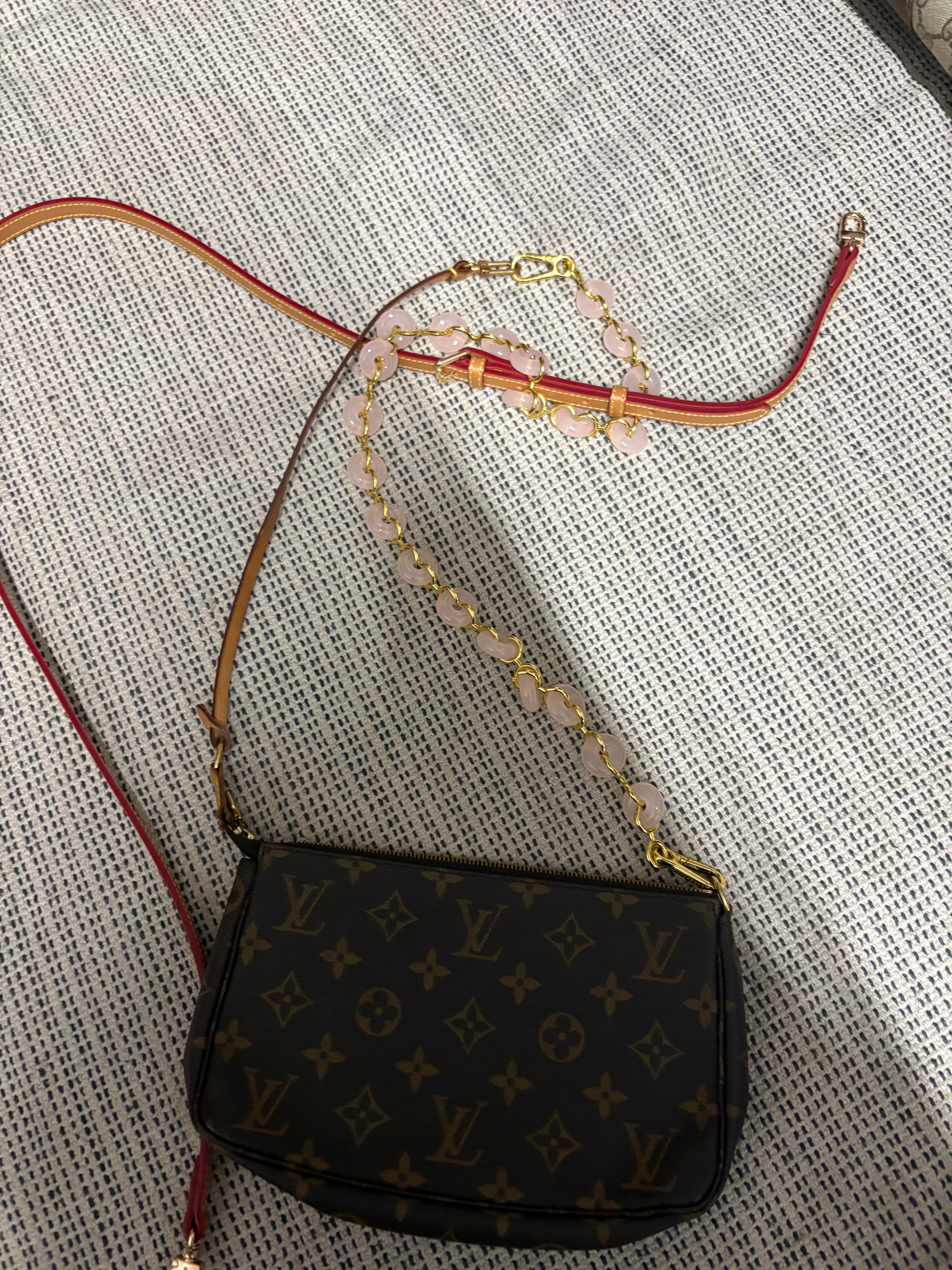 Louis Vuitton Pochette Accessoires monogram con 2 bandoleras extra