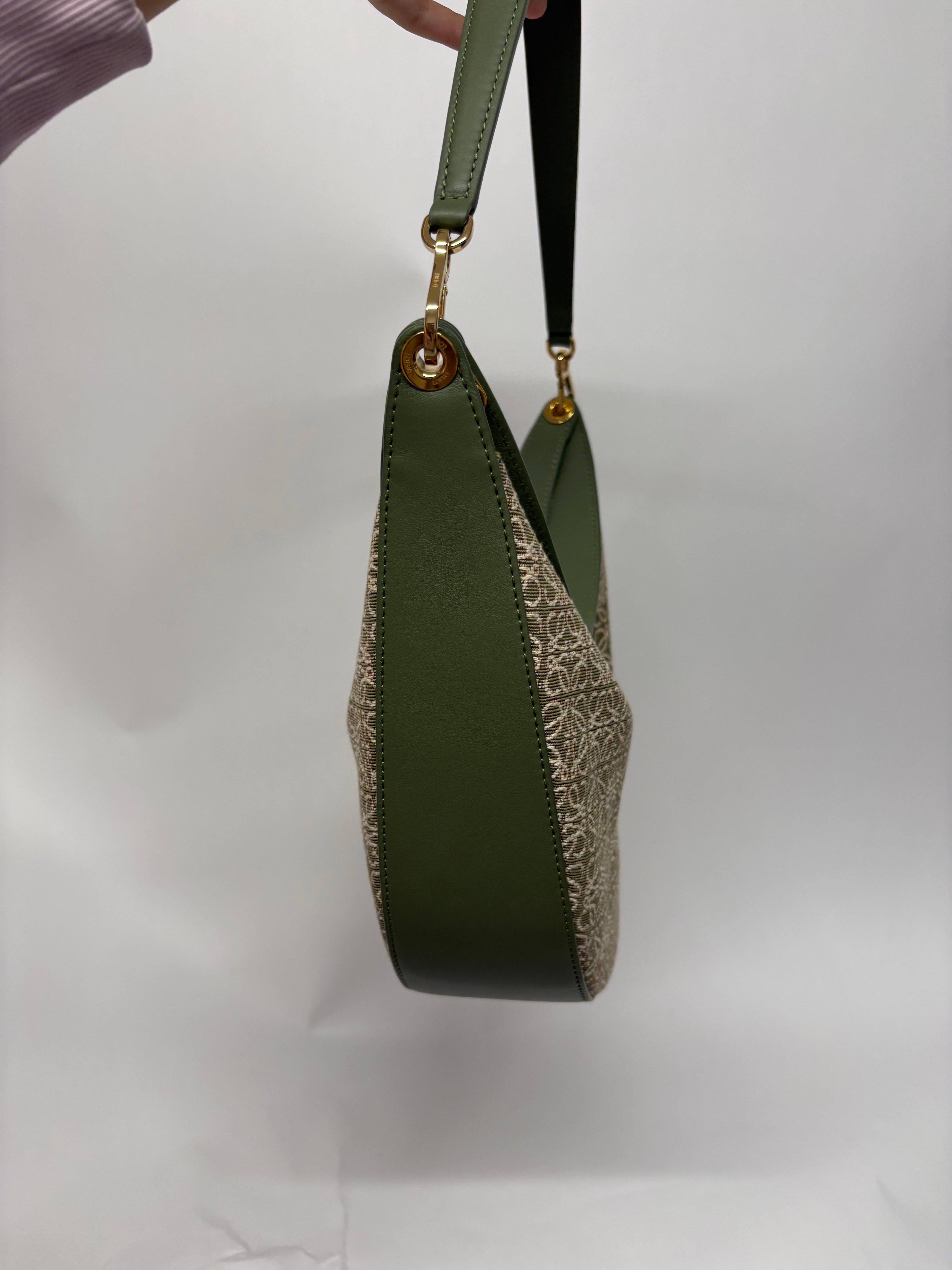 Loewe Luna Hobo Verde Anagrama