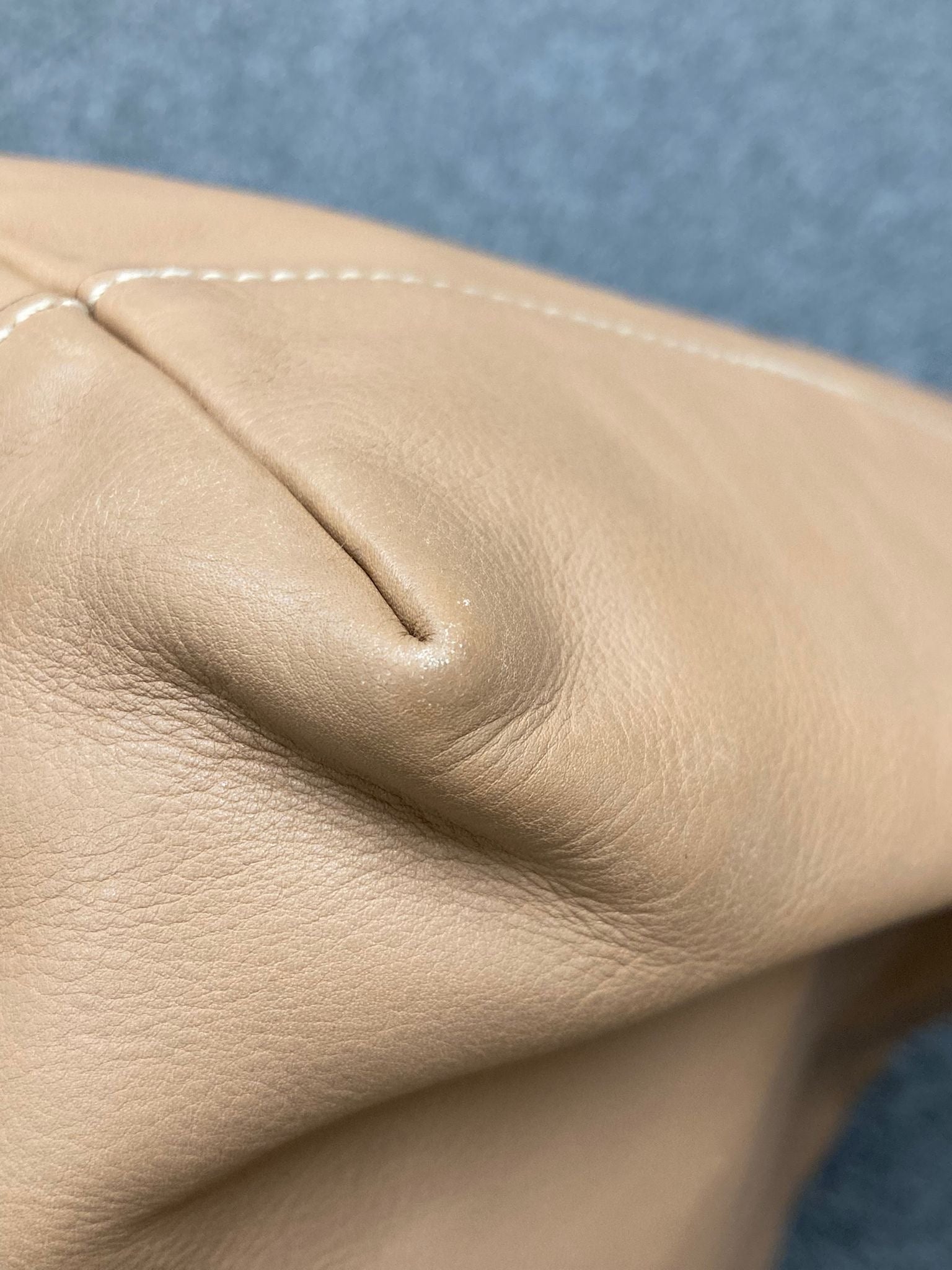 Prada Logo 2way Tote – Piel beige