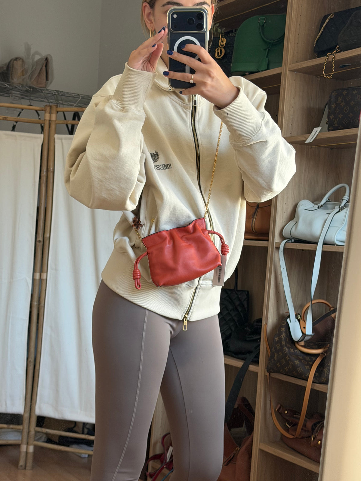 Loewe Flamenco Nano Piel Coral con Bandolera de Cadena Dorada