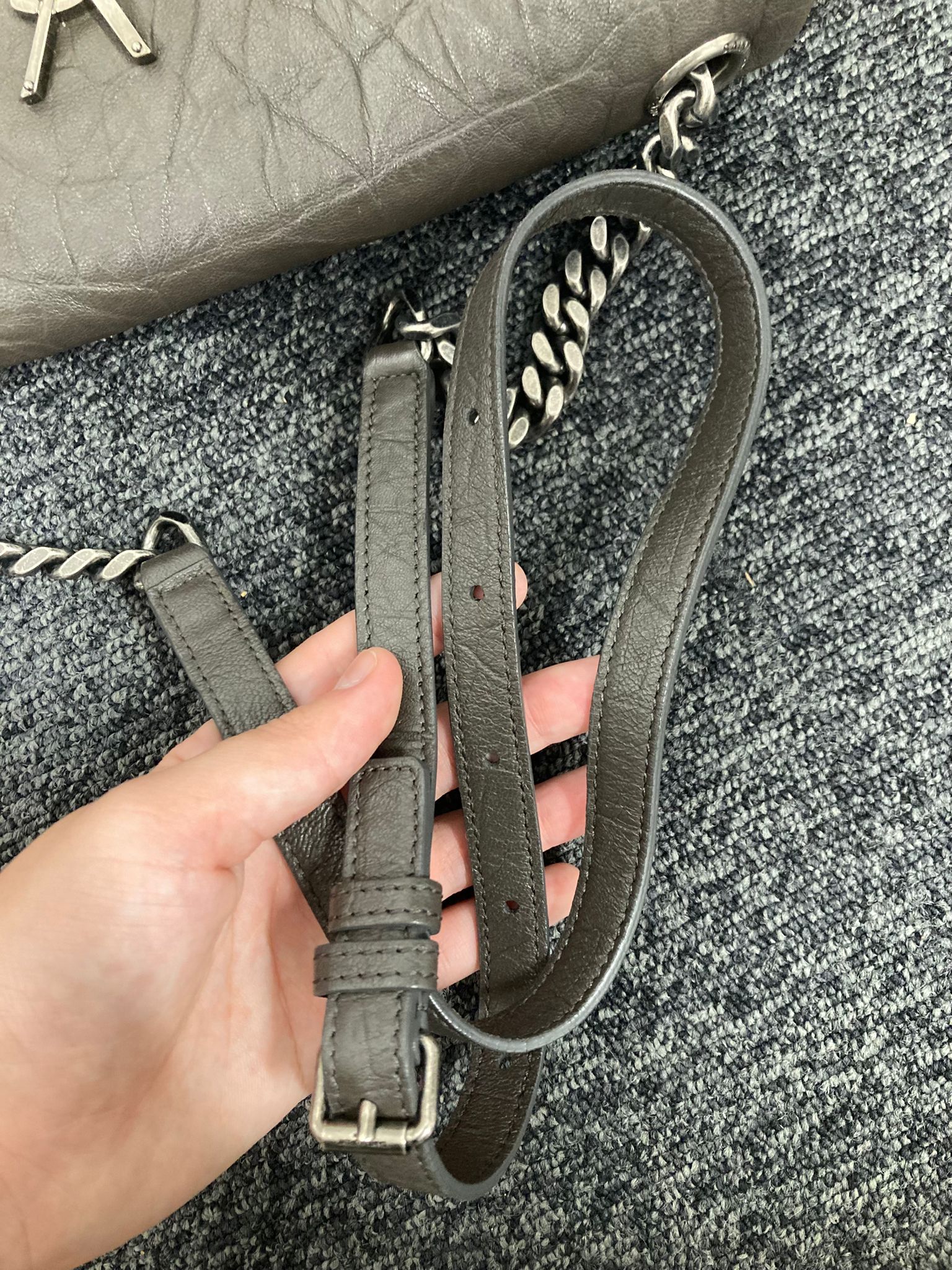 Saint Laurent West Hollywood en piel gris carbón