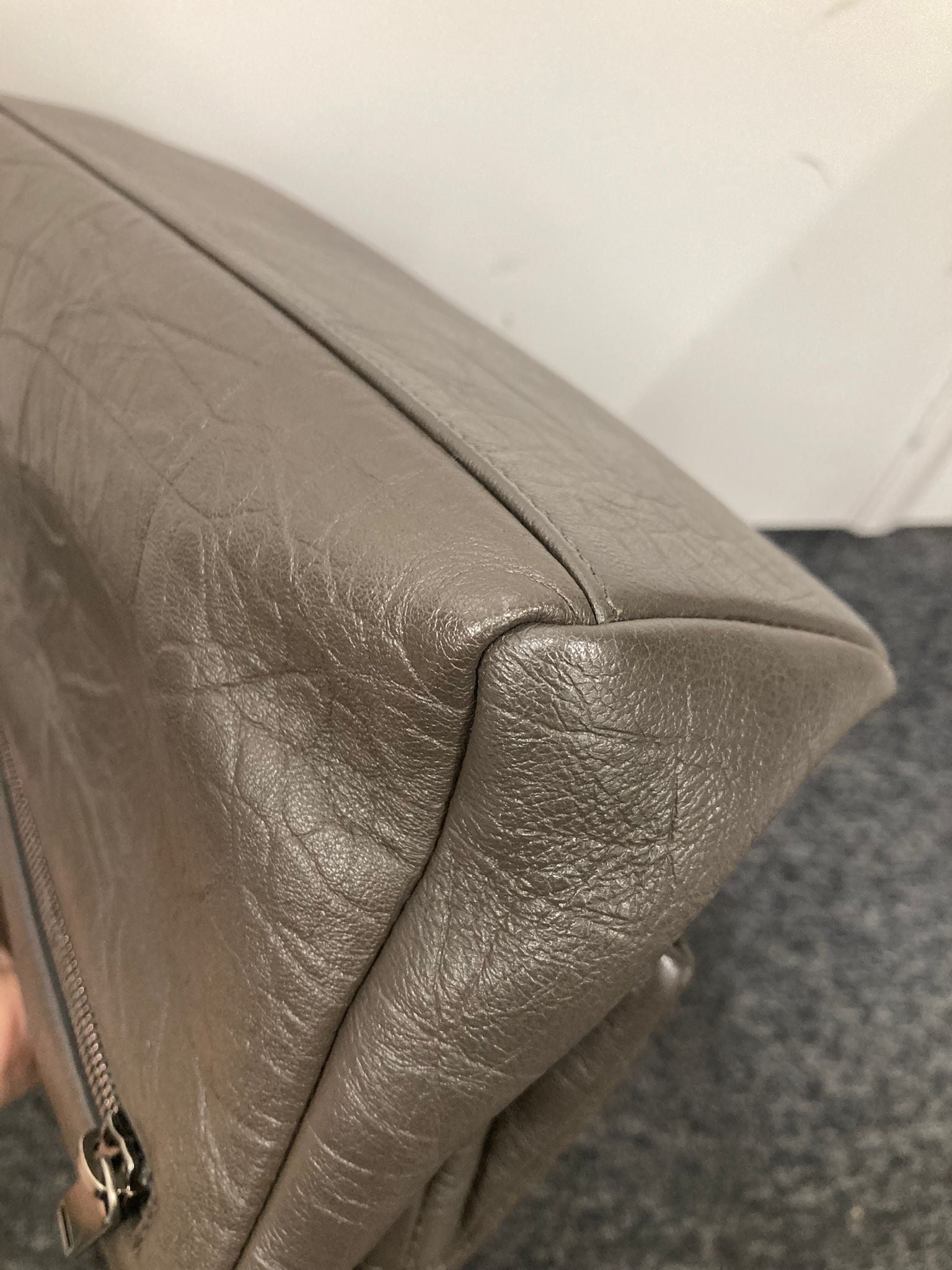 Saint Laurent West Hollywood en piel gris carbón