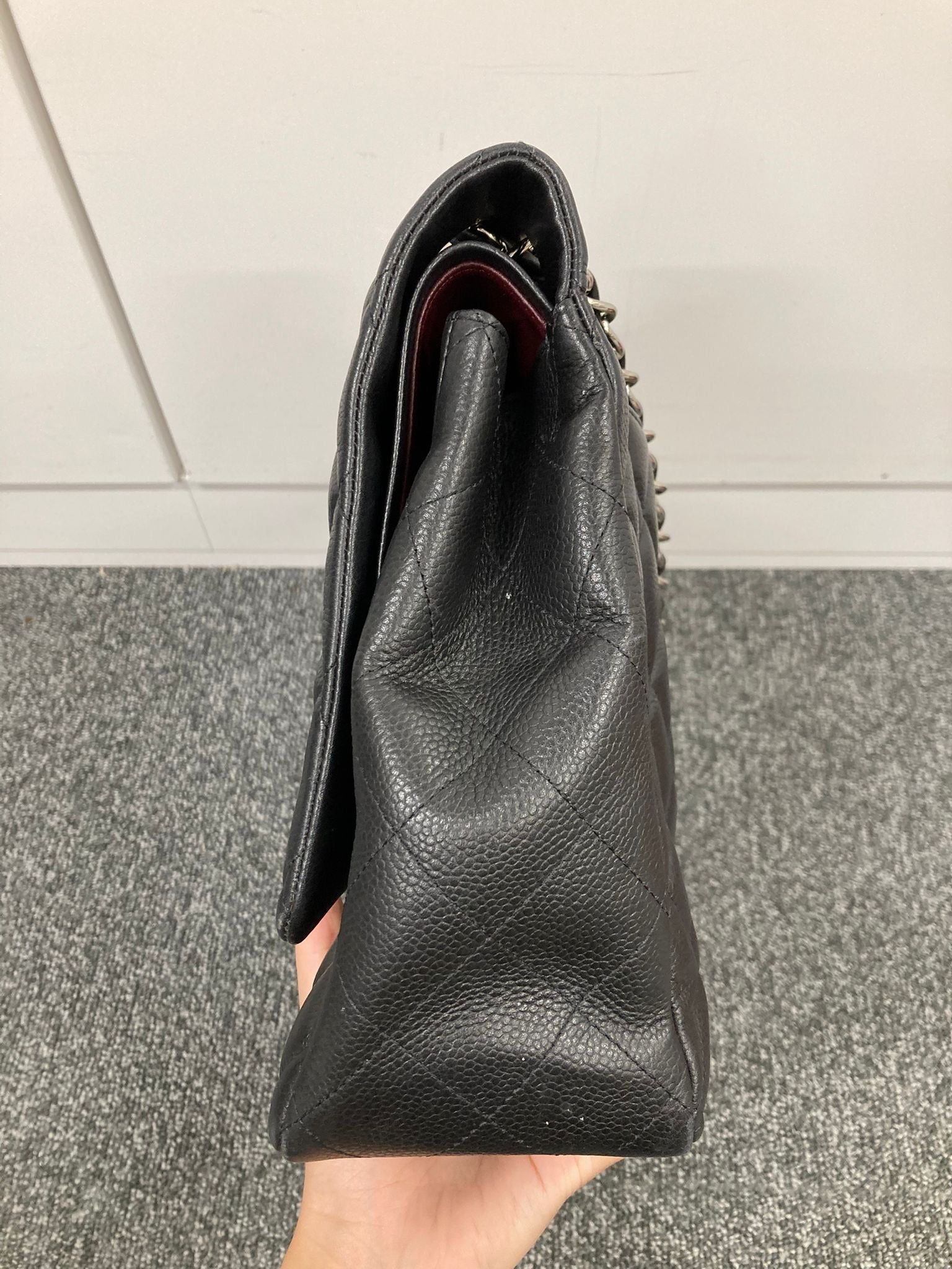 CHANEL Classic Double Flap 34 Caviar Bordeaux con herrajes plateados