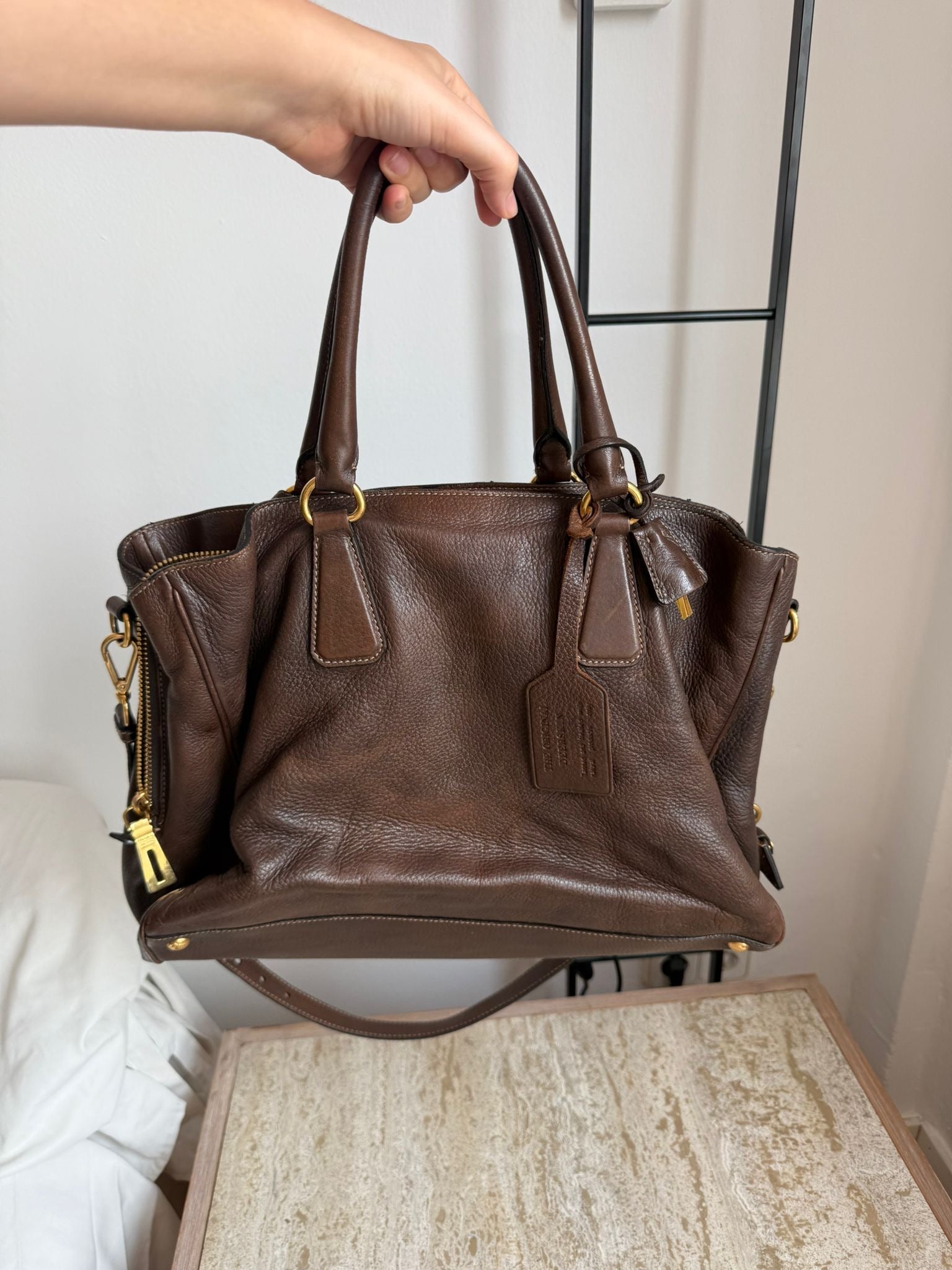 Prada Tote marrón en cuero con bandolera