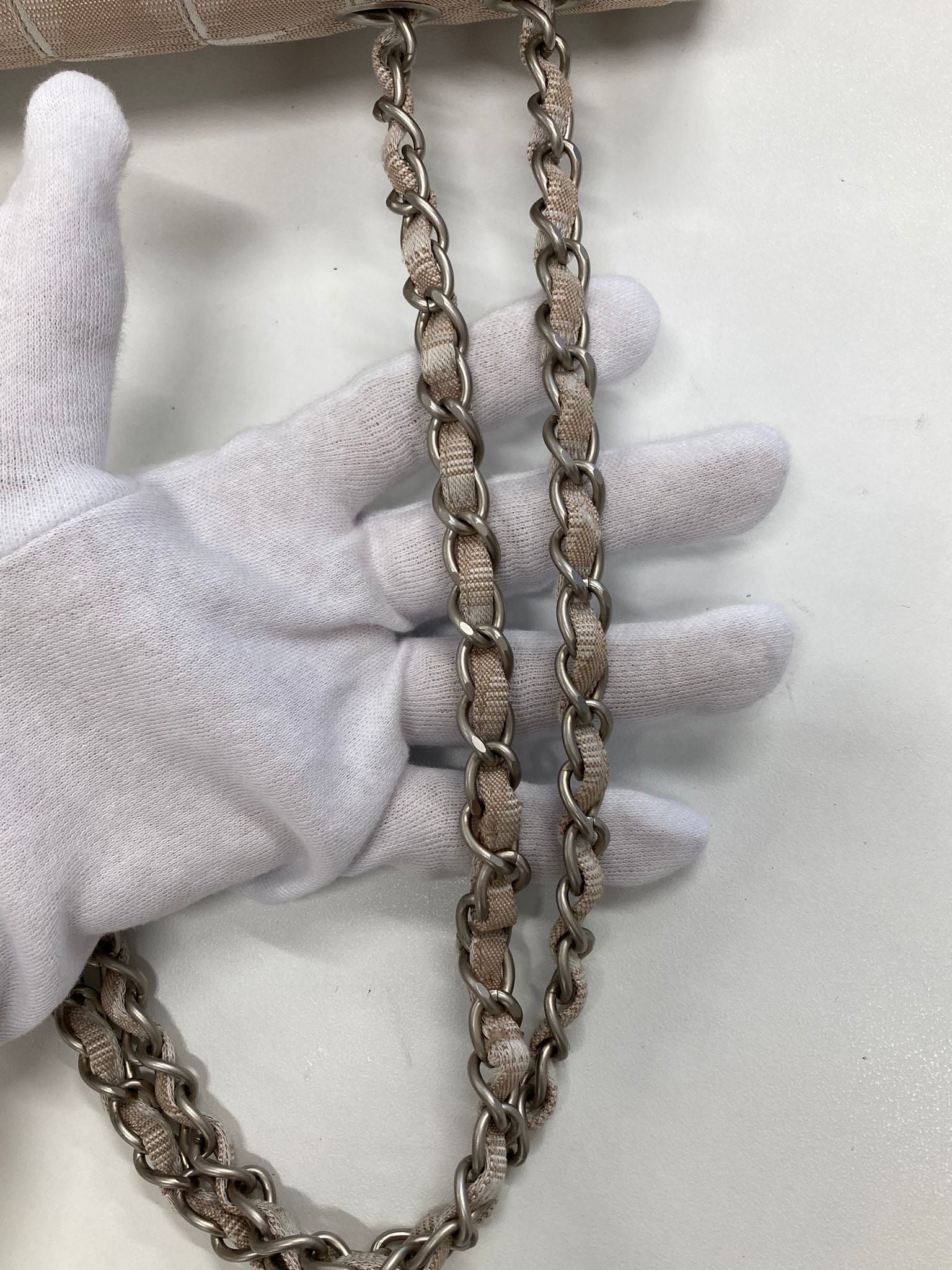 Chanel Timeless lona rosa-beige “Choco Bar” bandolera